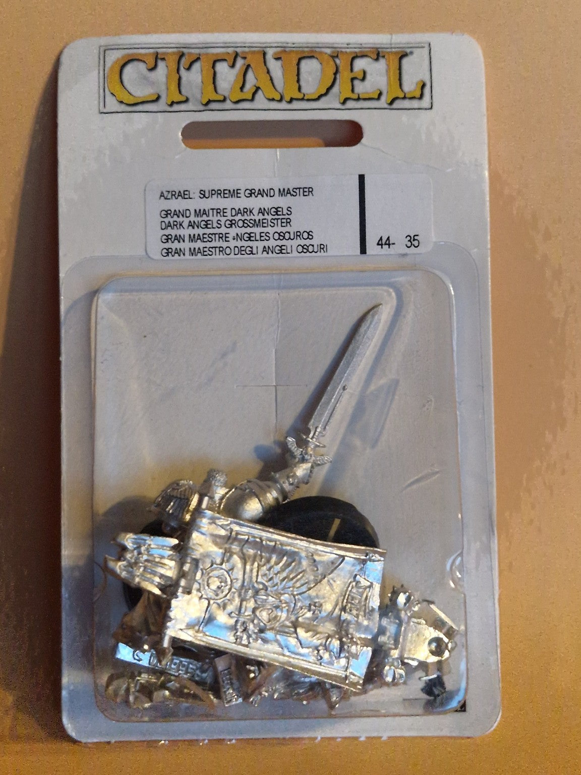 Forside av Warhammer 40K Azrael Supreme Grand Master i original blister