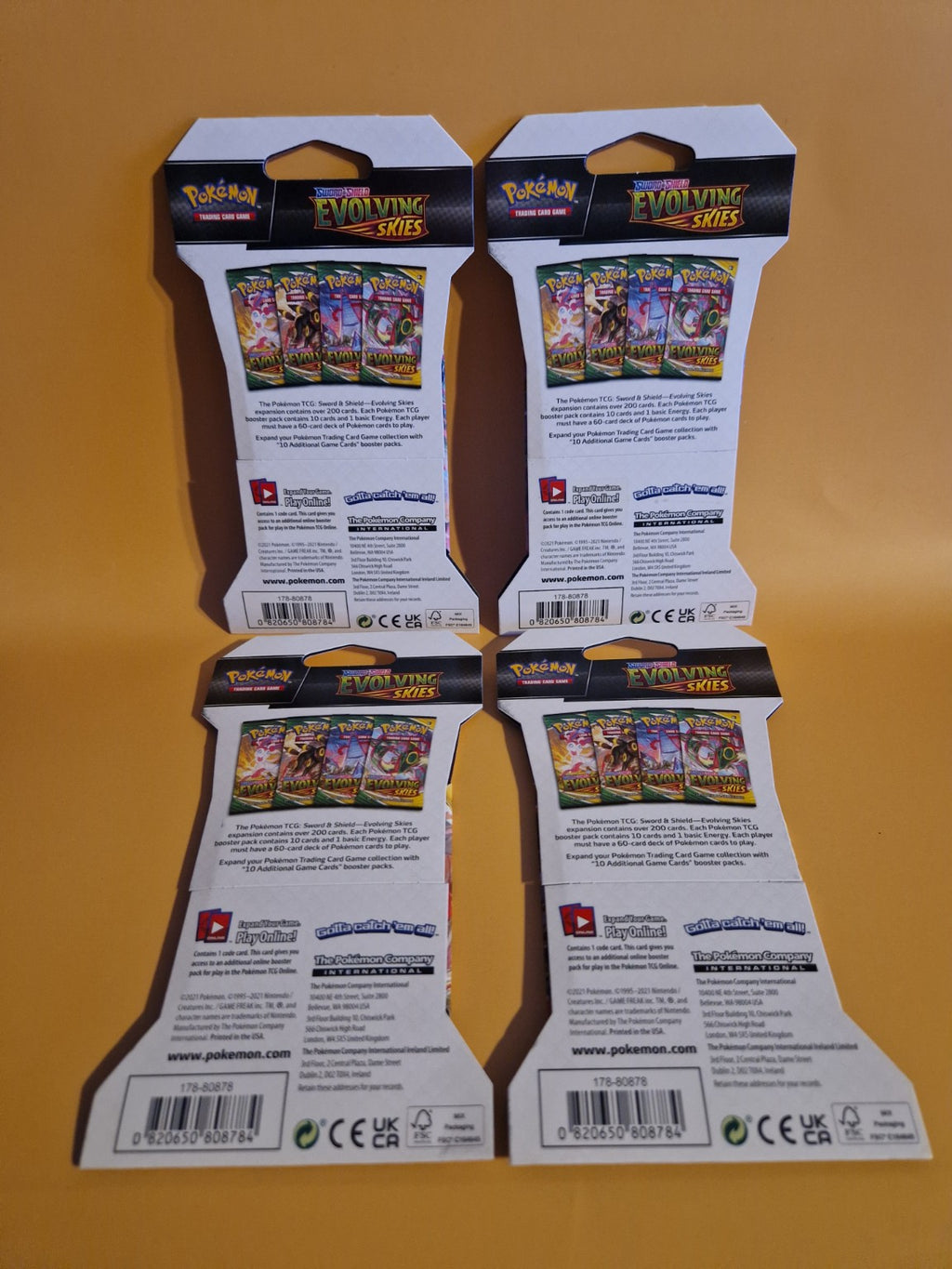 Baksiden av originale og forseglede Evolving Skies blister packs

