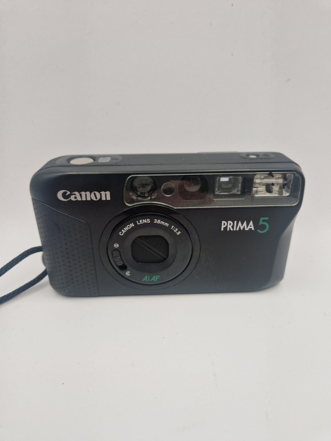 Canon Prima 5 sett forfra med objektivdeksel lukket.