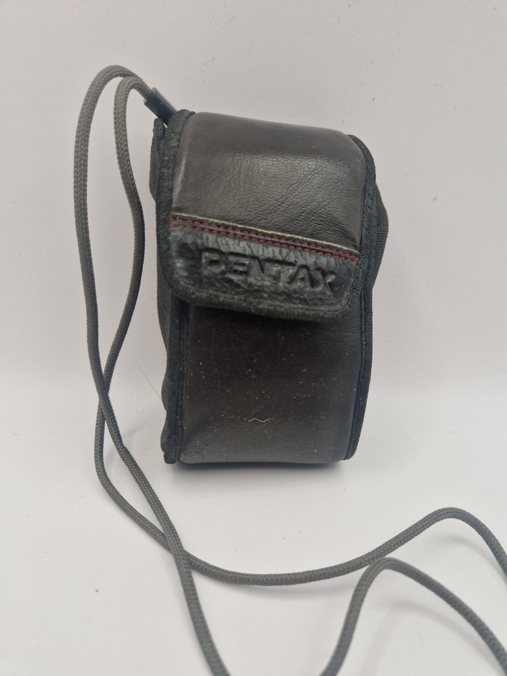 Original Praktica-bæreveske følger med.