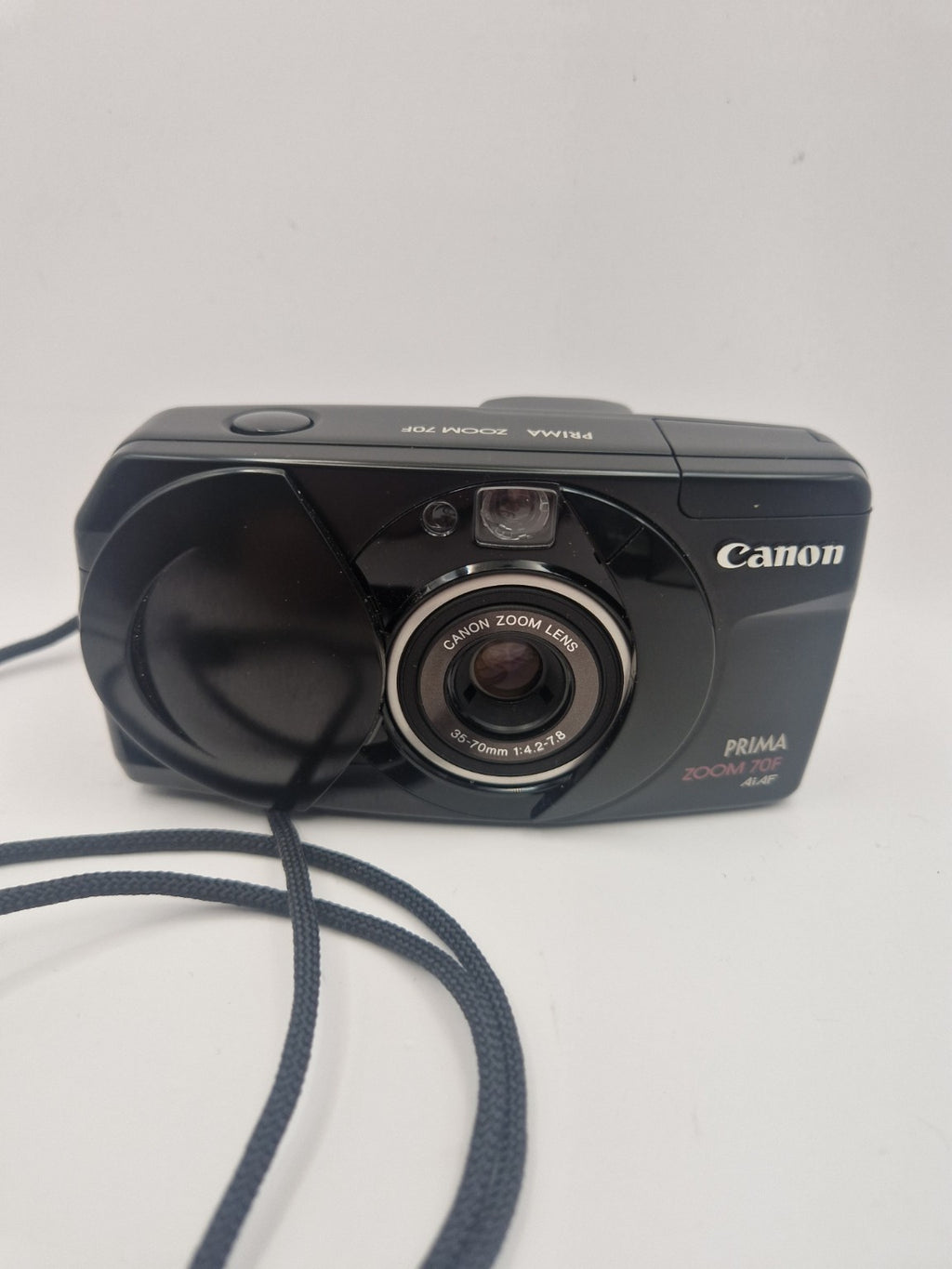 Canon Prima Zoom 70F AiAF sett forfra med objektivdeksel åpent.