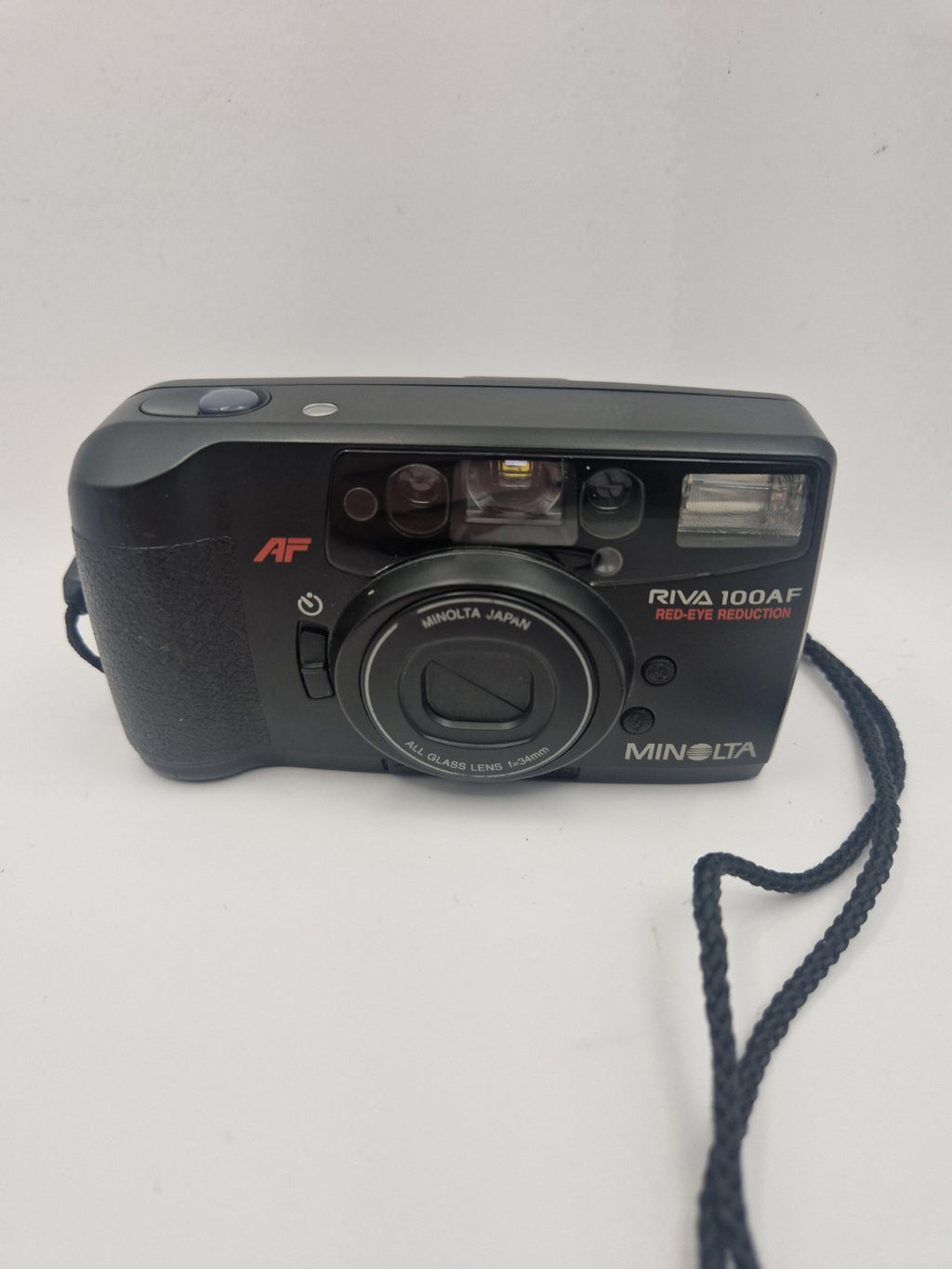 Minolta Riva 100AF sett forfra med autofokus og innebygd blits.