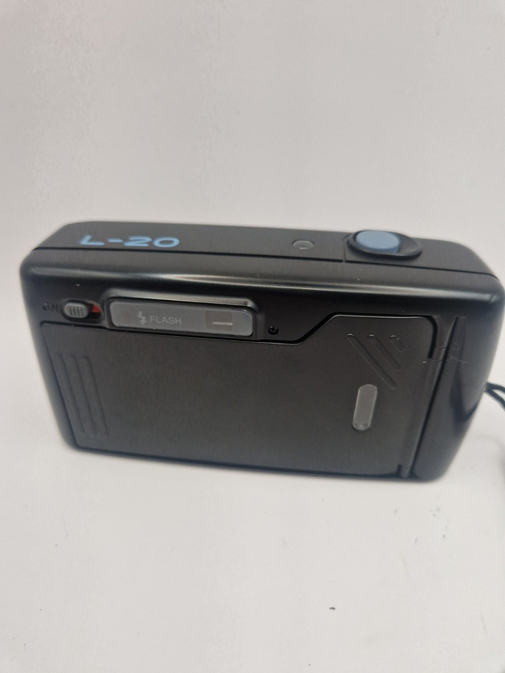 2. Bakside av Ricoh L-20 med søker og filmkammer.

