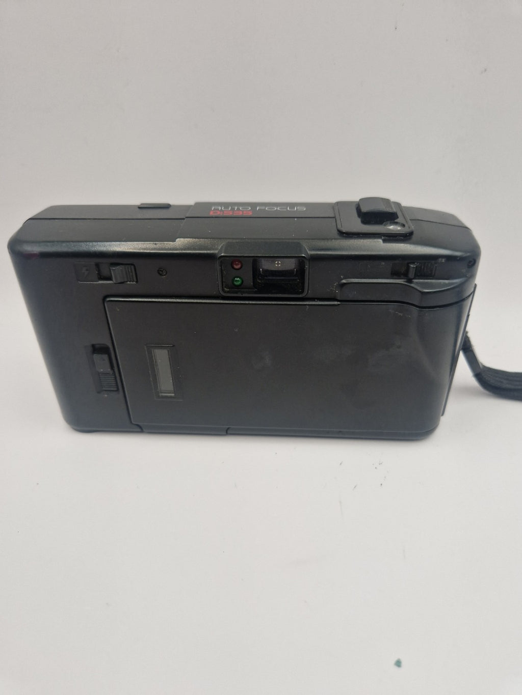 2. Bakside av Vivitar D535 med søker og filmkammer.