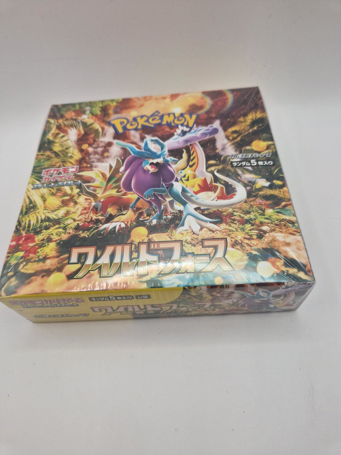 Forside av Pokémon Wild Force sv5K boosterboks