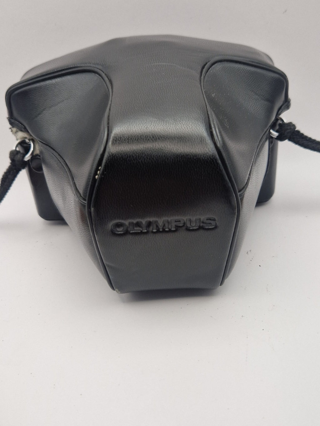 Original Olympus kameraveske inkludert i leveransen – frontvisning.