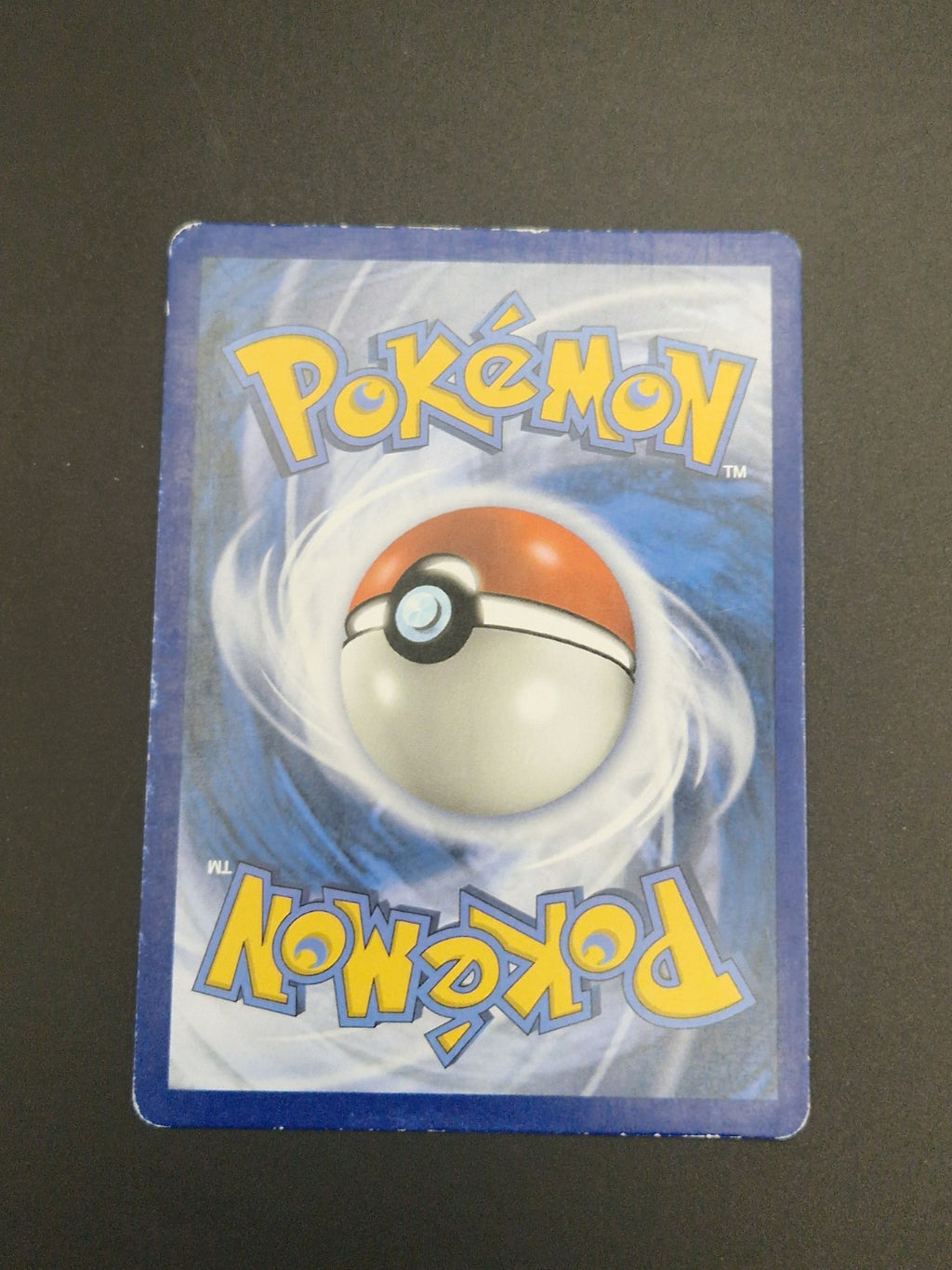 Bakside av Pokémon Gyarados EX Secret Rare 123/122 som viser kant- og hjørneslitasje.
