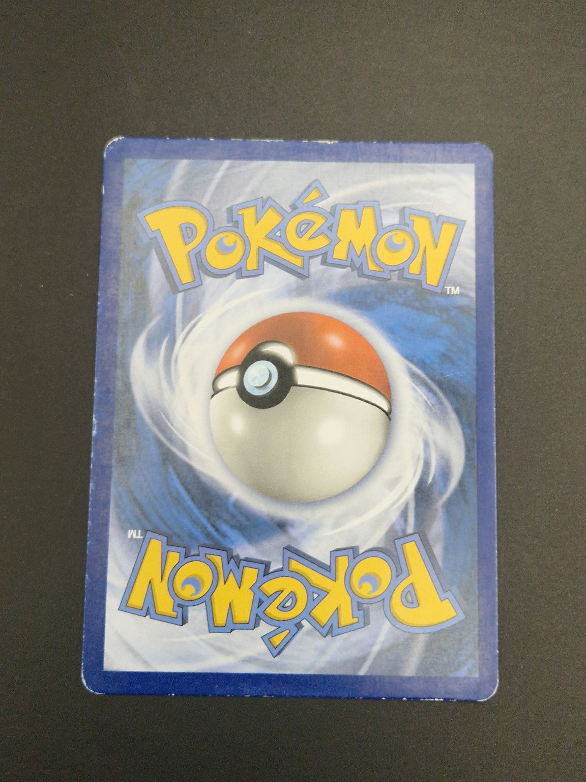 Bakside av Pokémon Gyarados EX Secret Rare 123/122 som viser kant- og hjørneslitasje.
