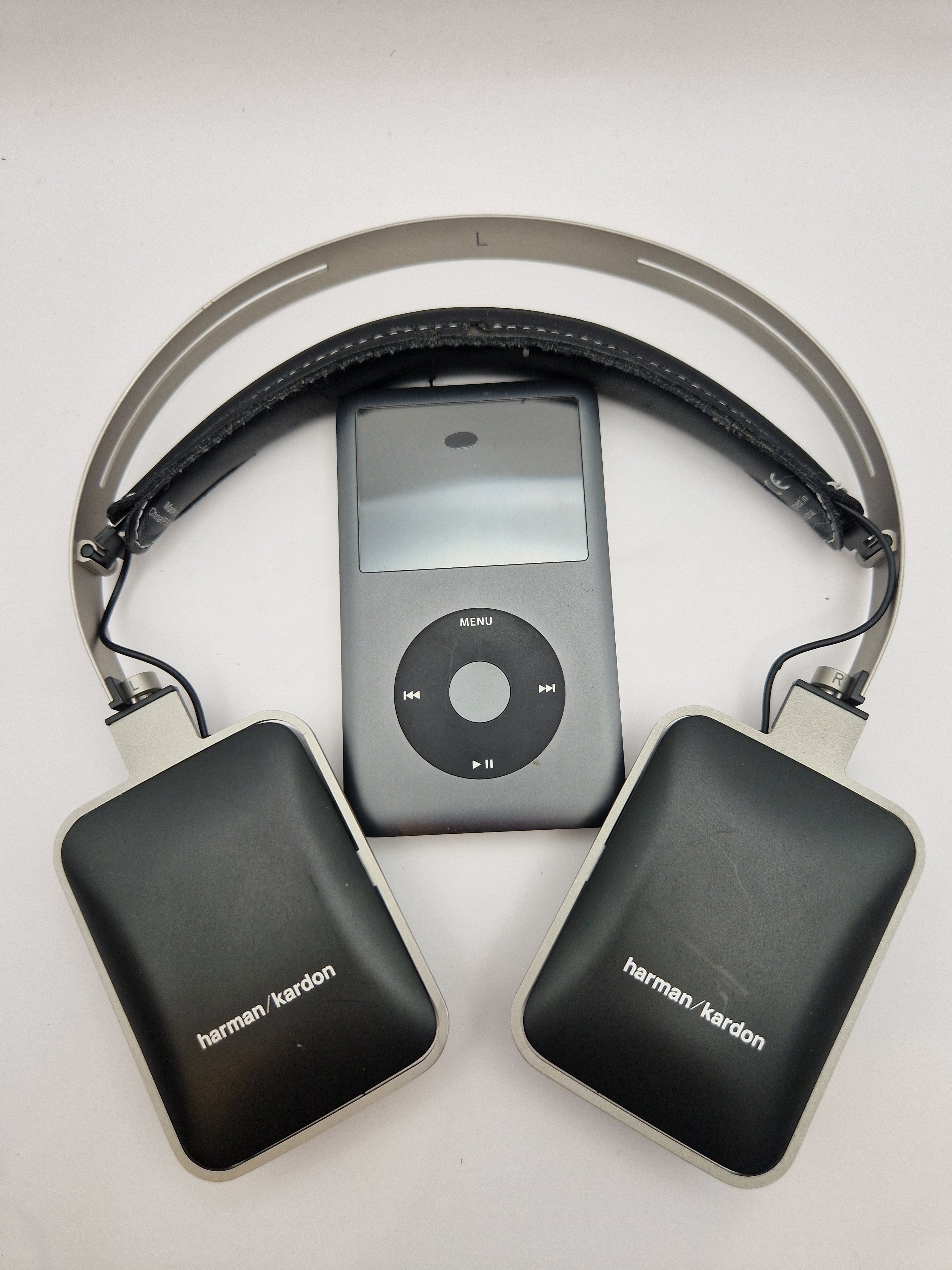 Apple iPod Classic 120GB med Harman Kardon-headset
