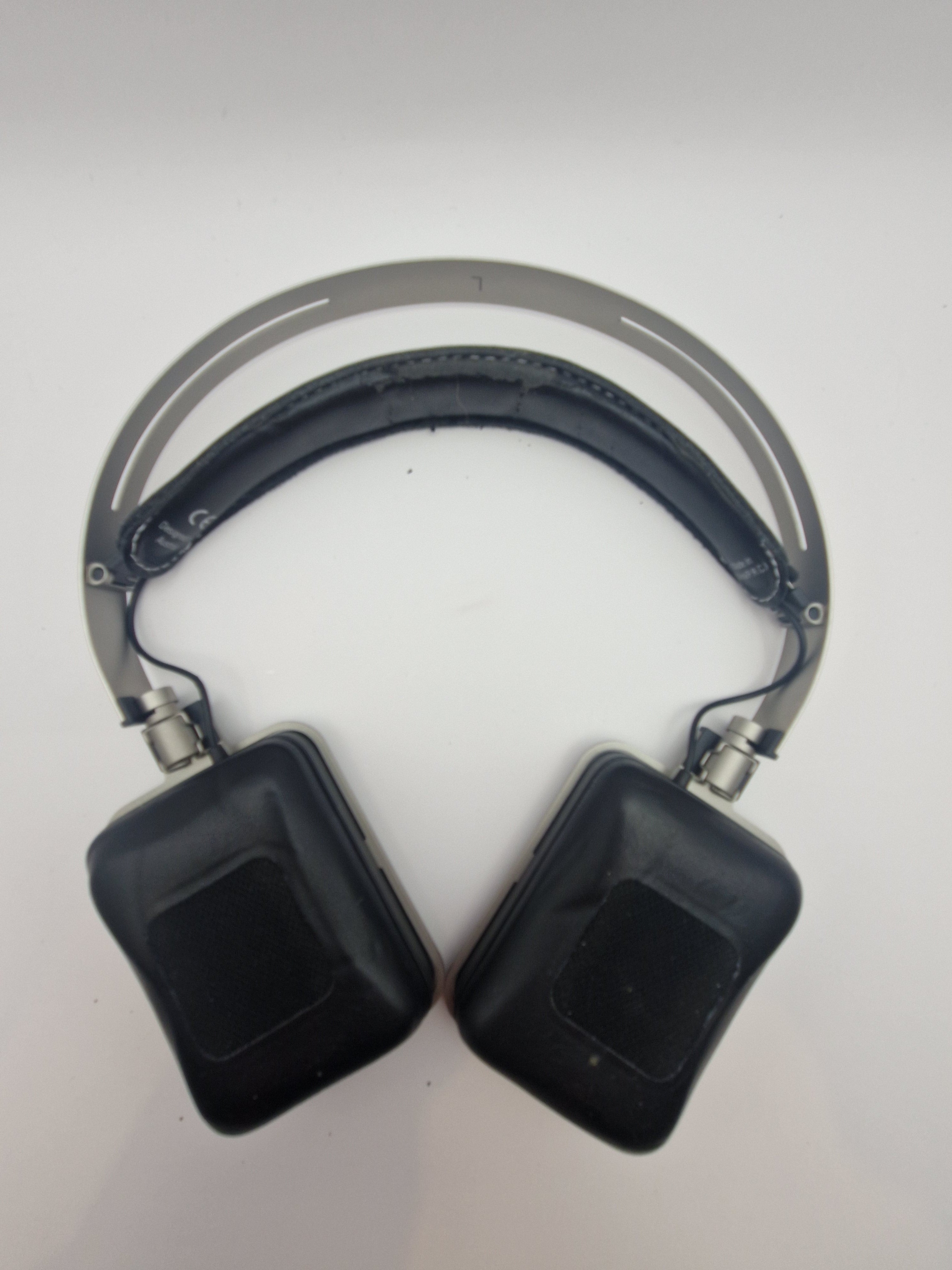 Harman Kardon headset – bakside