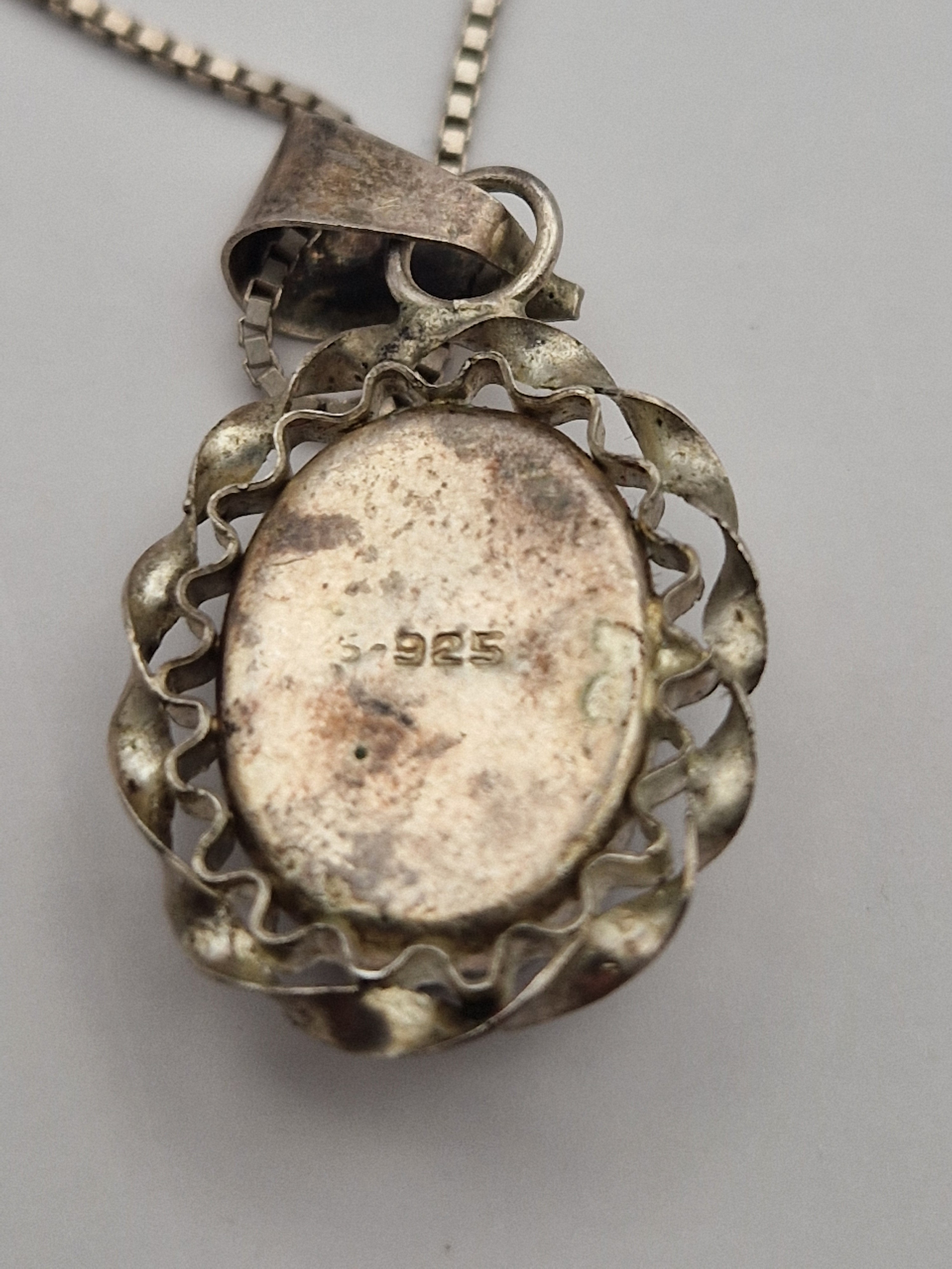 Bakside av anheng med S-925 stempel