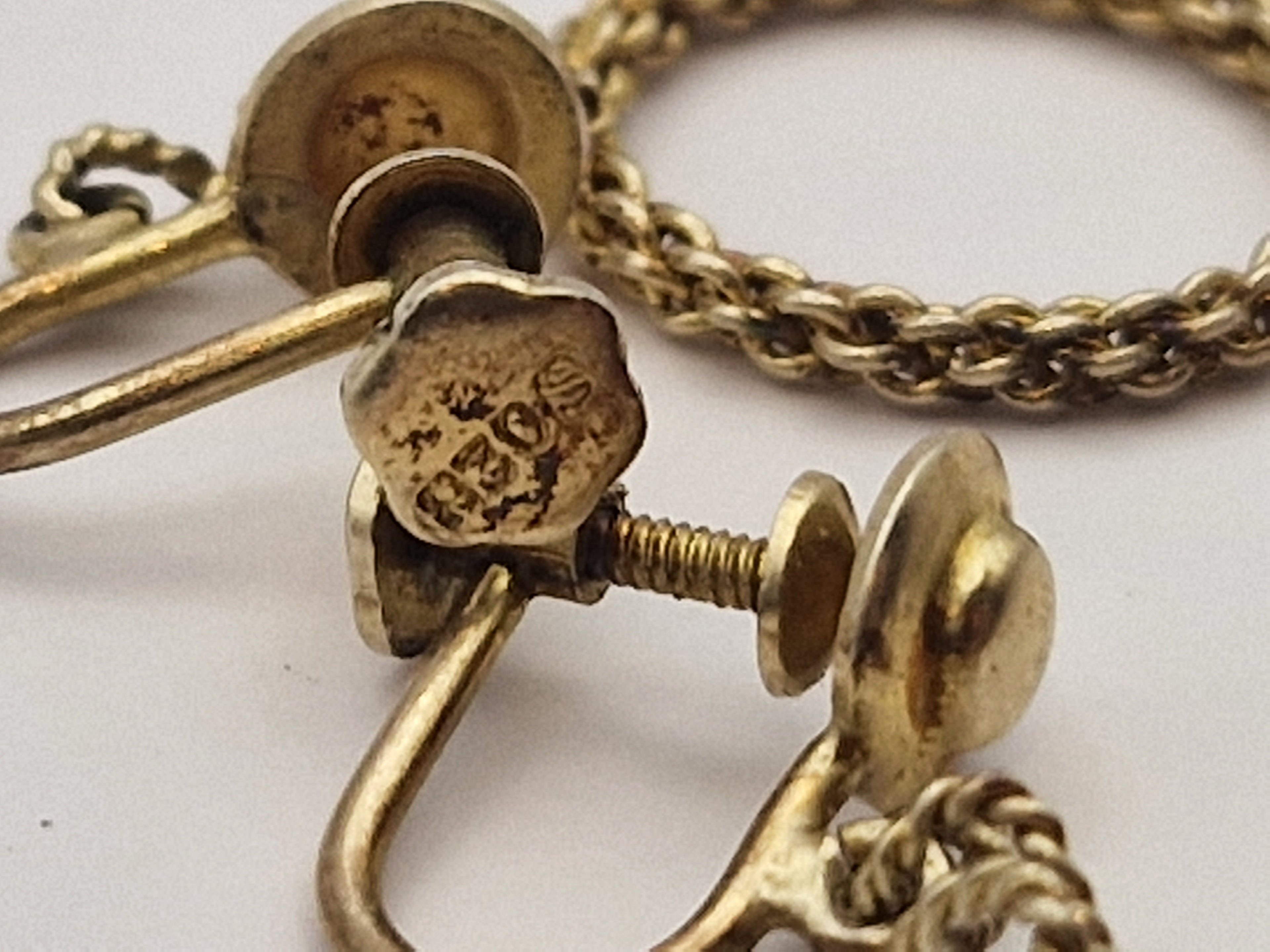 Stempel nærbilde:
Nærbilde av 830-stempel – bekrefter ekte sølv