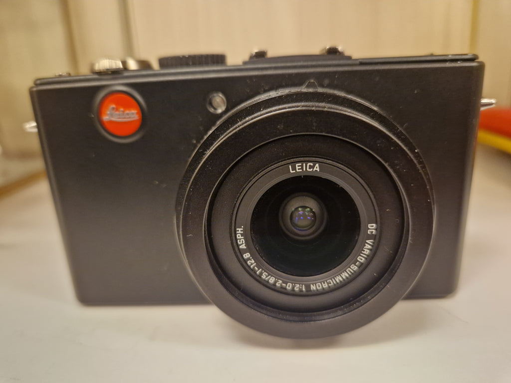 Kamera med utfelt objektiv