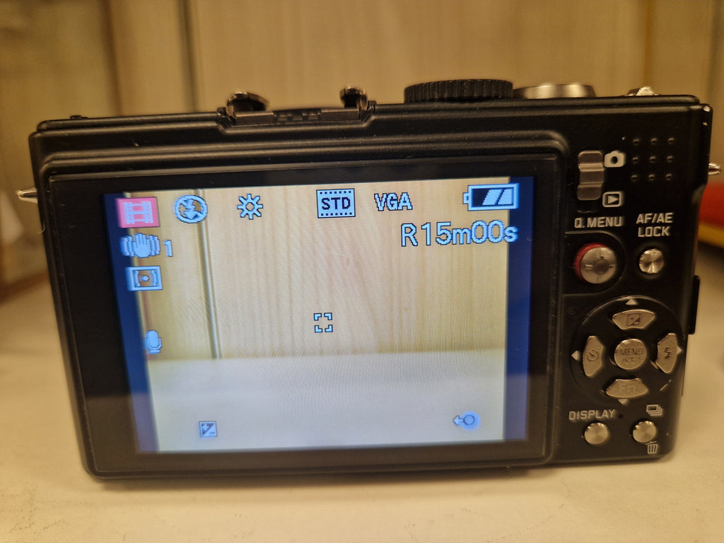 Bakside med aktiv skjerm