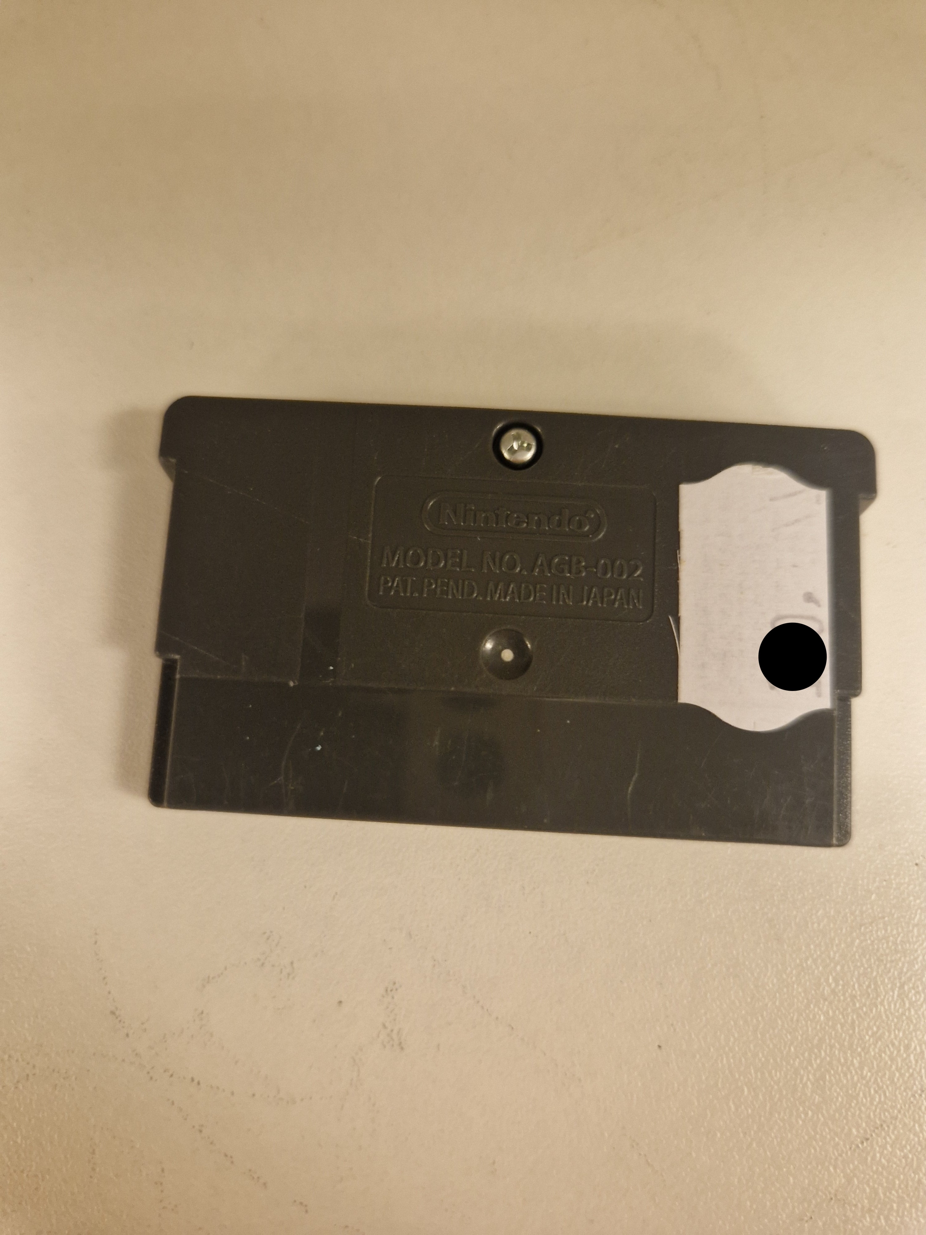 Bakside med Nintendo-merking og modellinfo