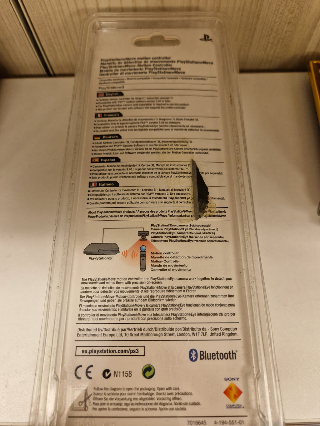 Bakside av original Sony-emballasje med produktinfo