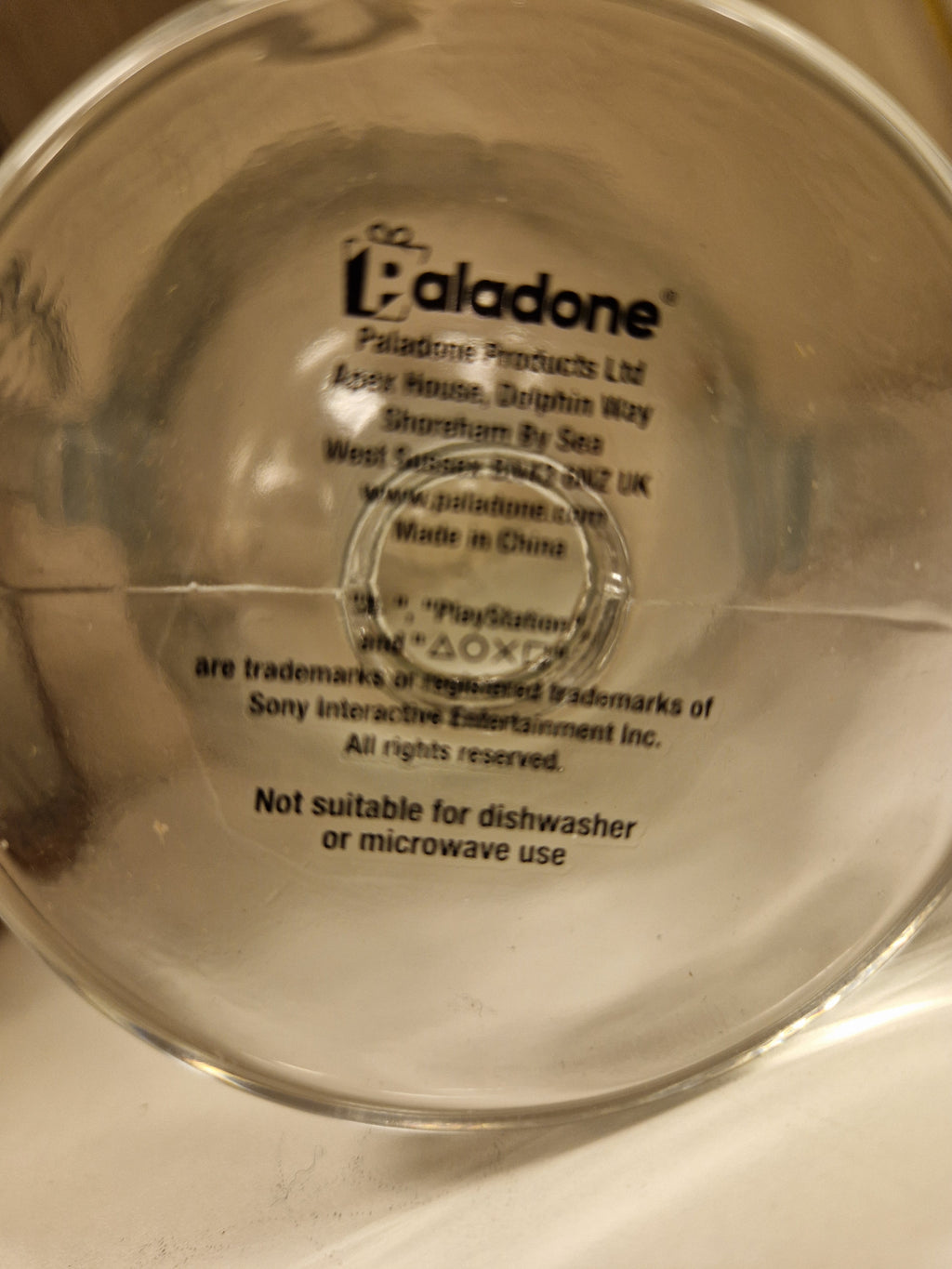 Bunnen av glasset med Paladone-merking