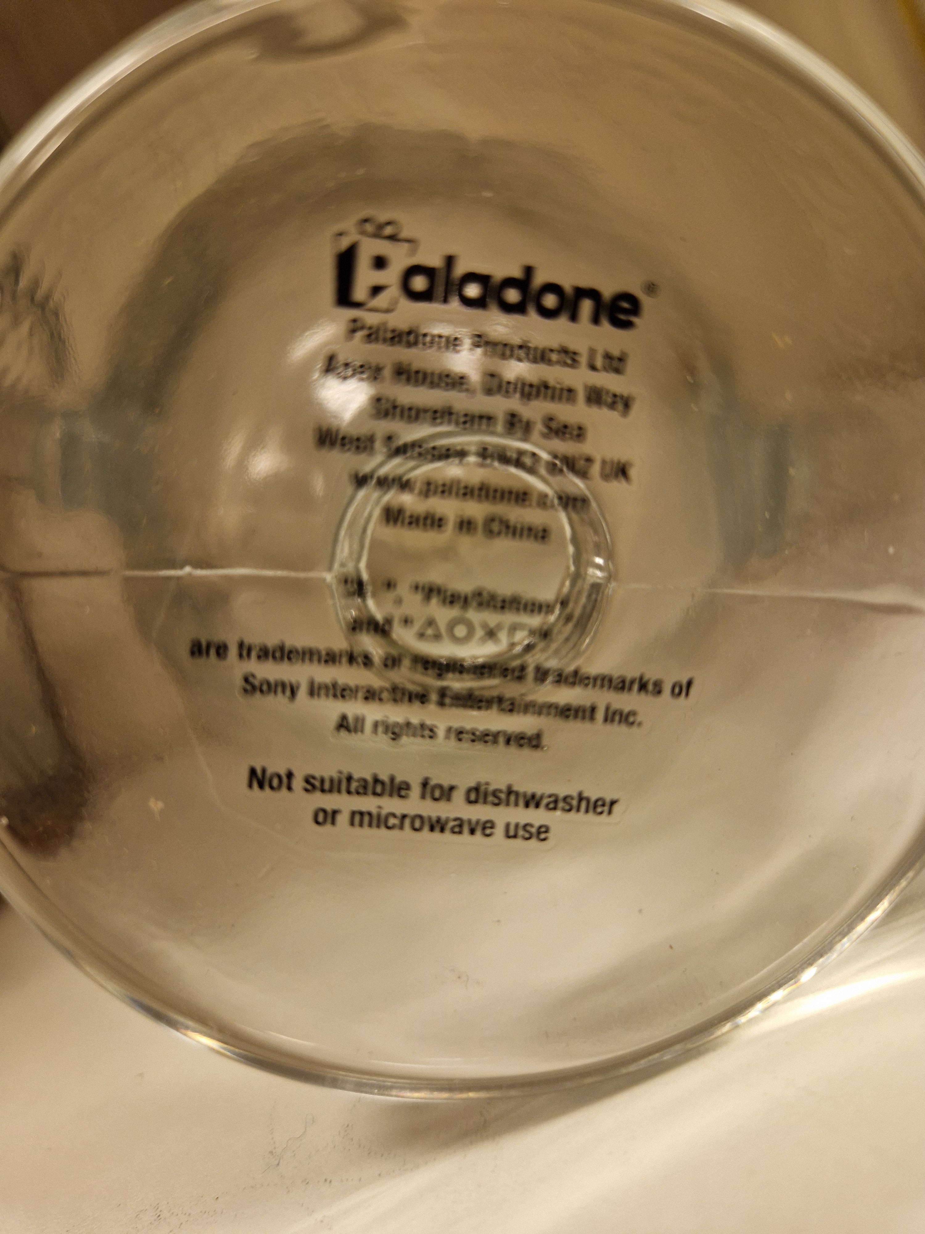 Bunnen av glasset med Paladone-merking