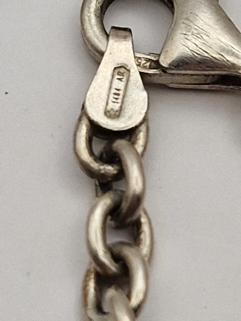 Nærbilde av produsentstempel ⭐ 1484 AR – Arezzo, Italia