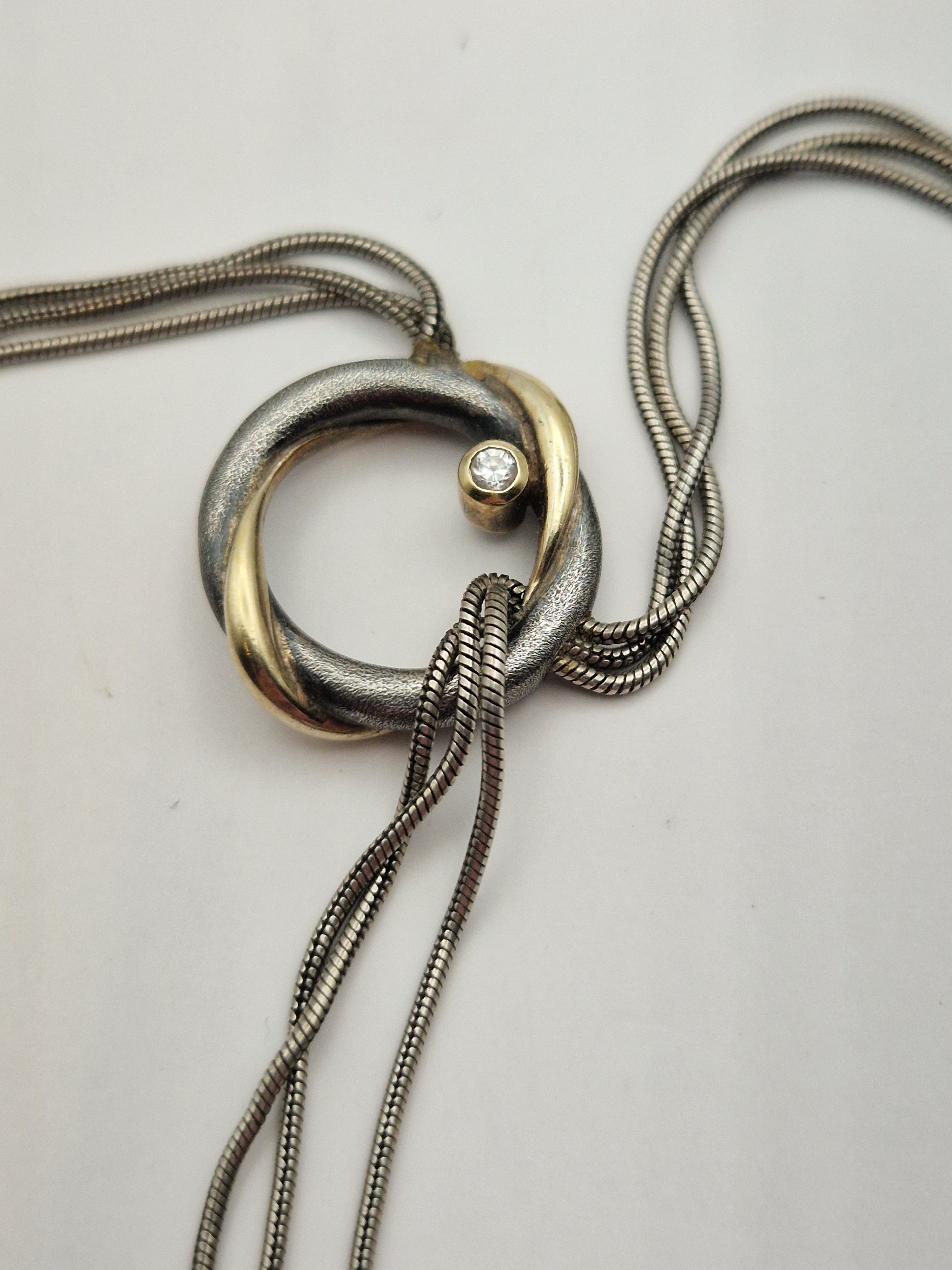 Detalj av midtparti med dekorative former