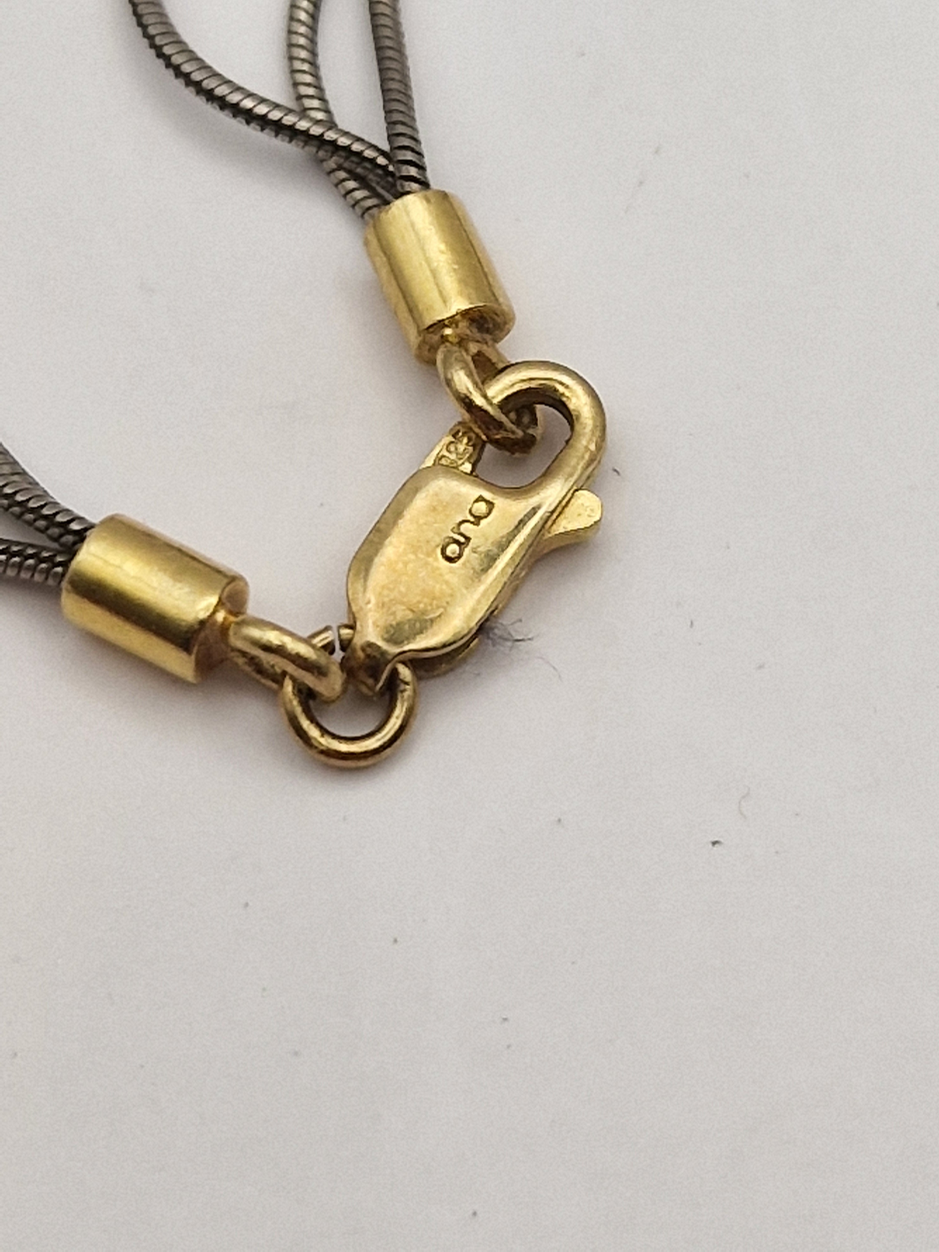 Lås i gulltone – funksjonell karabinlås