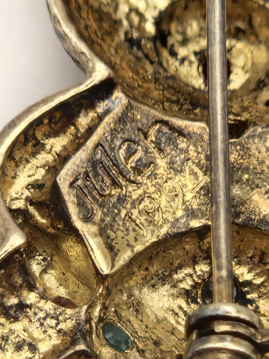 Alt: Stempel 925S AHA på vintage sølvbrosje nummerert julen 1994