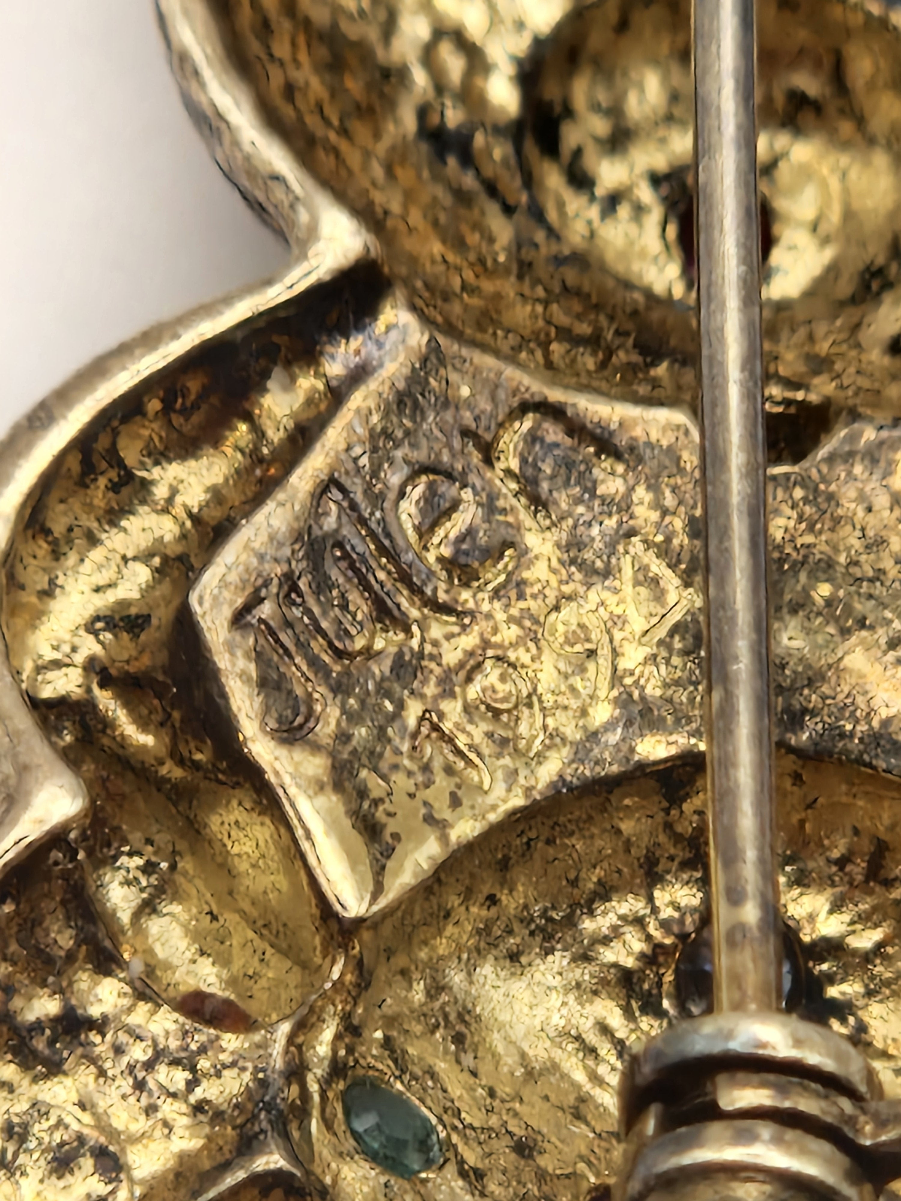 Alt: Stempel 925S AHA på vintage sølvbrosje nummerert julen 1994