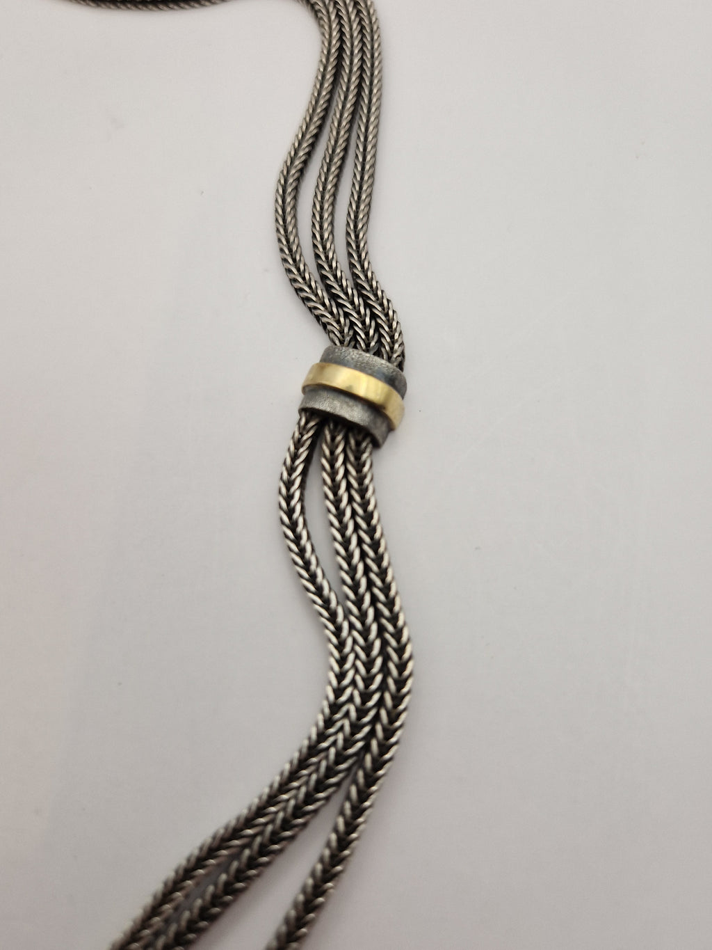 Detalj av flettet sølvdesign på PAN 925 lenke