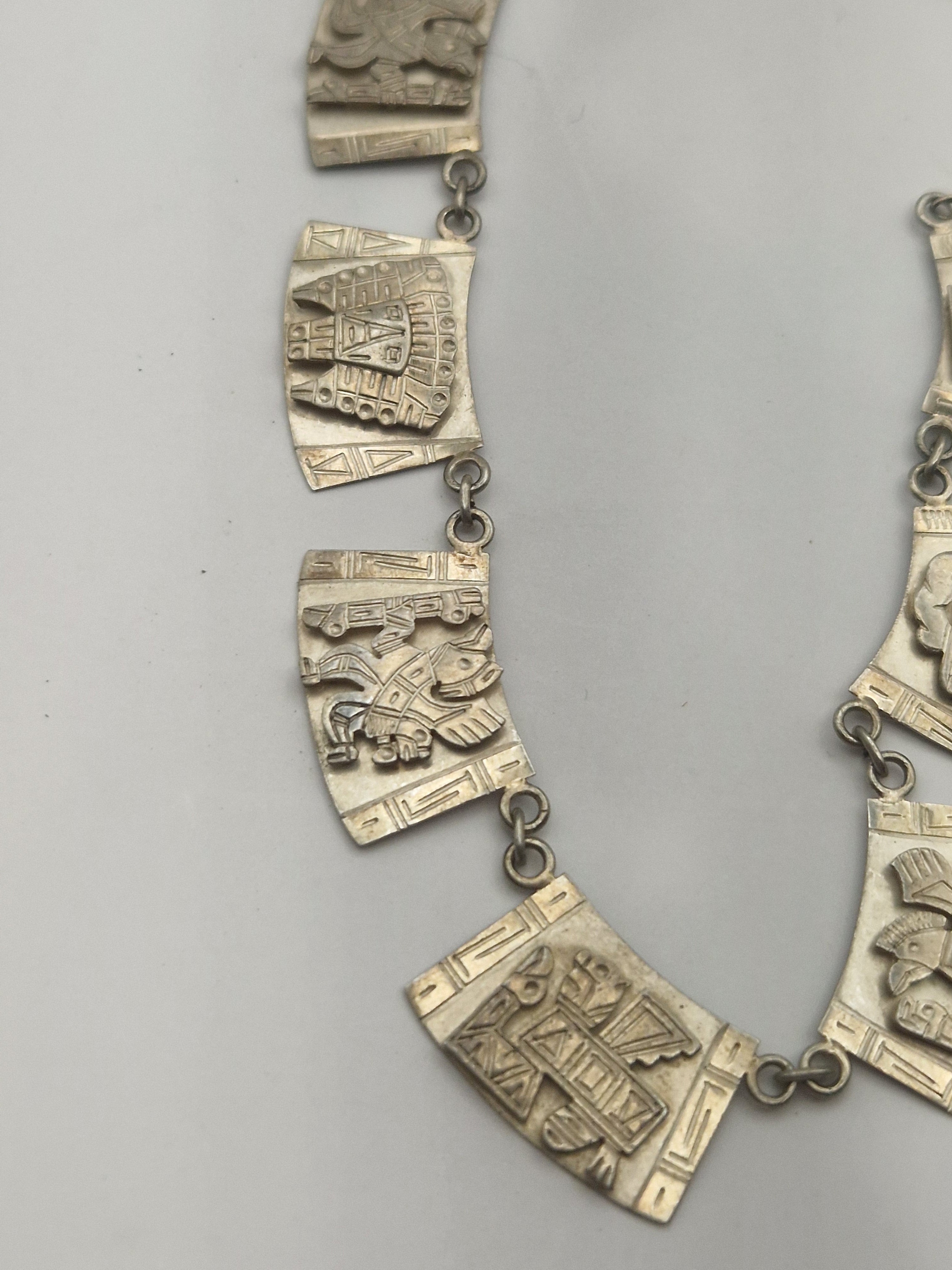 Oversikt – smykket lagt flatt