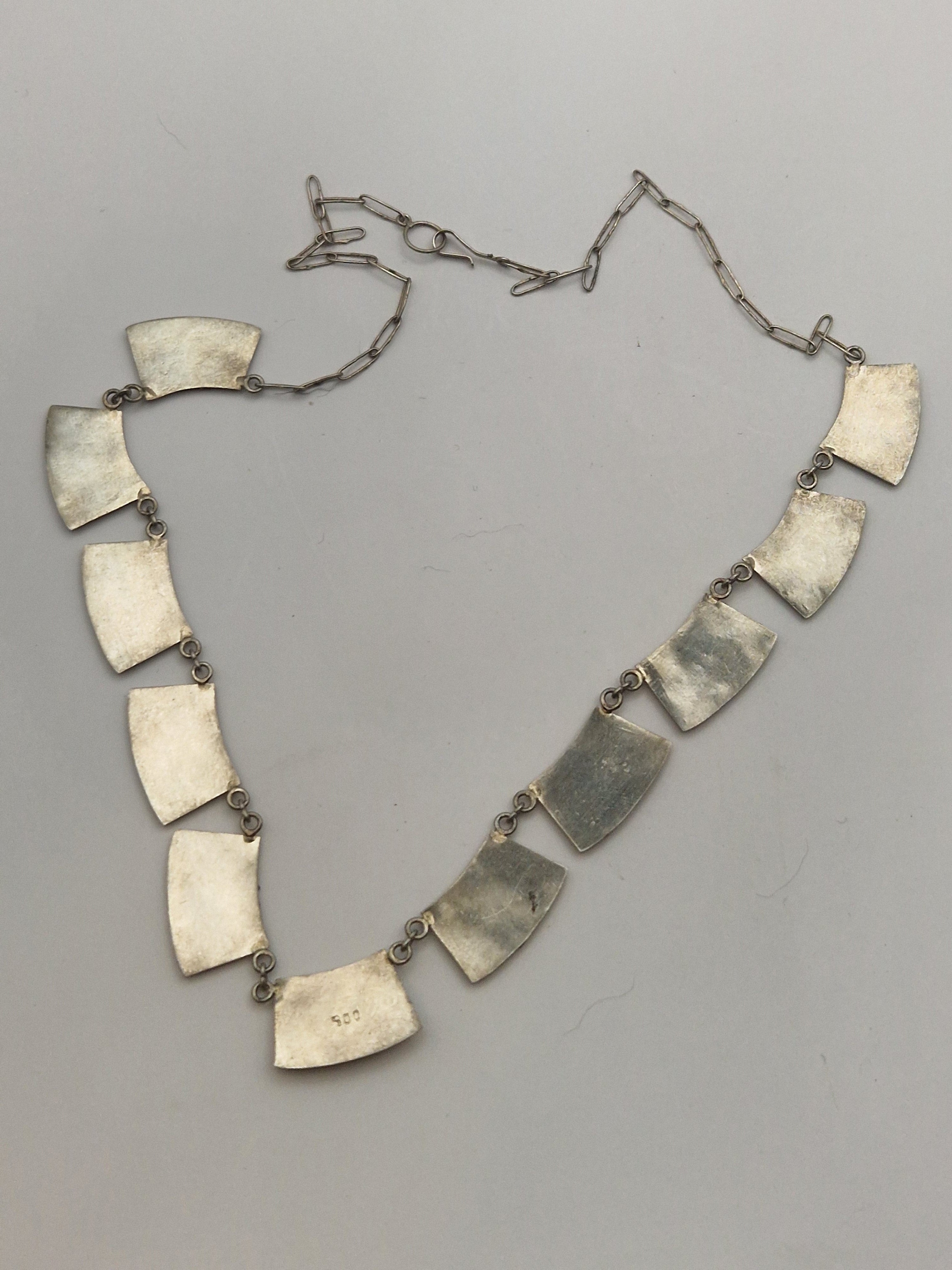 Bakside med naturlig patina