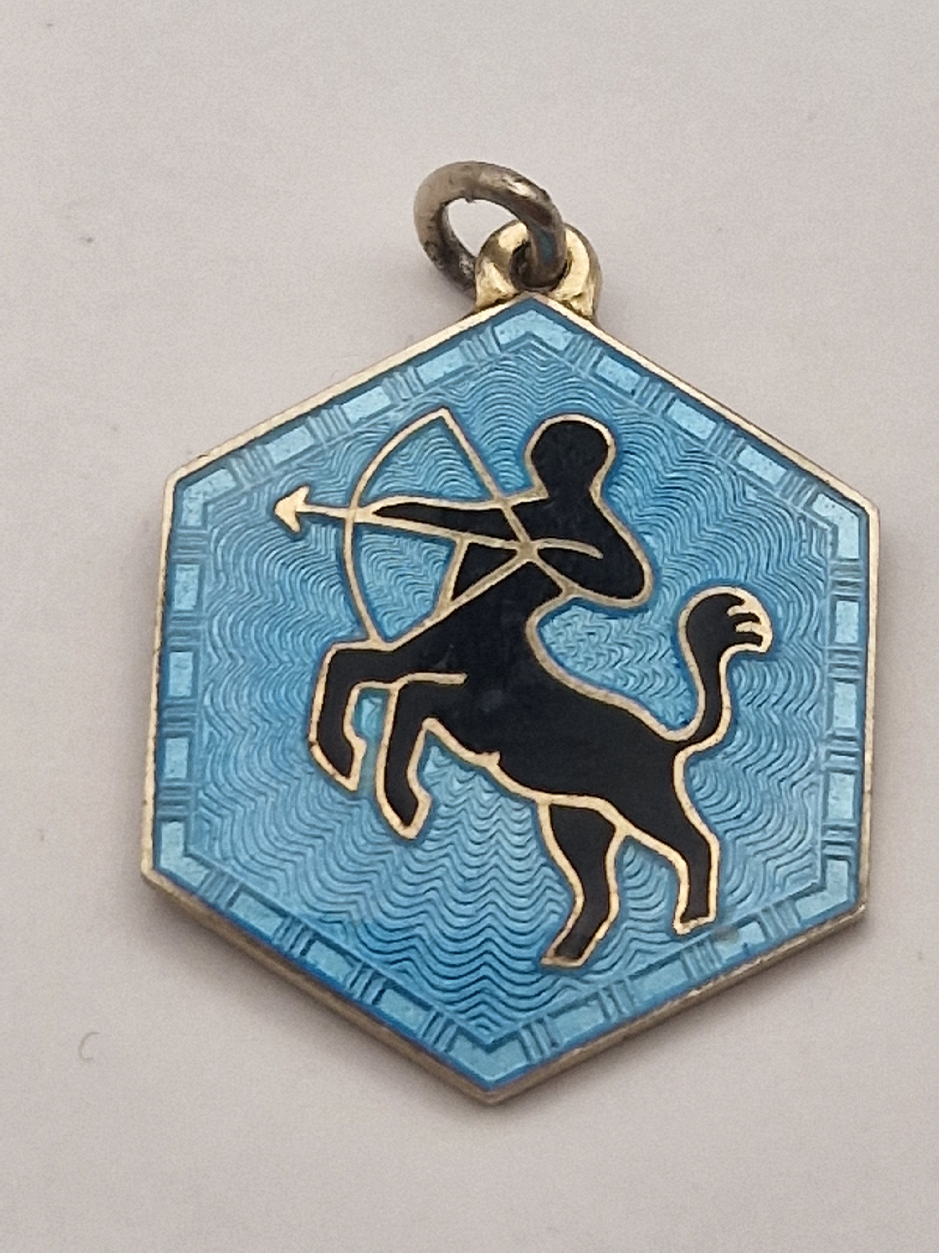 David Andersen Skytten anheng i 925 sølv med blå emalje – stjernetegn