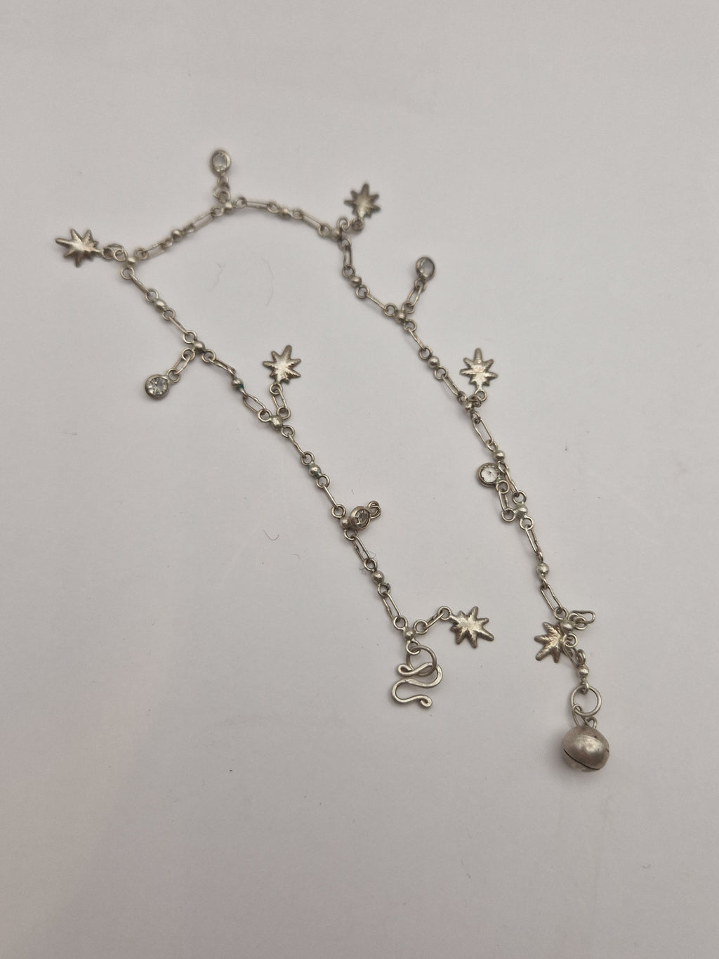 Sølv armlenke med bjeller og stjernedetaljer