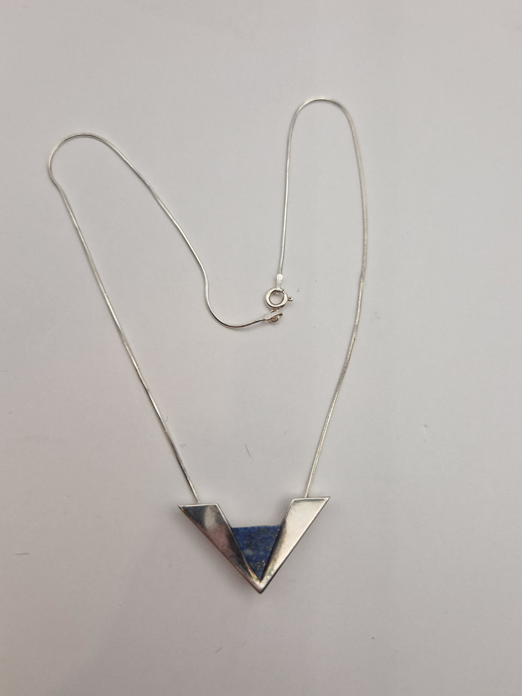 Sølvkjede 925 Italy med V-formet anheng – helhet