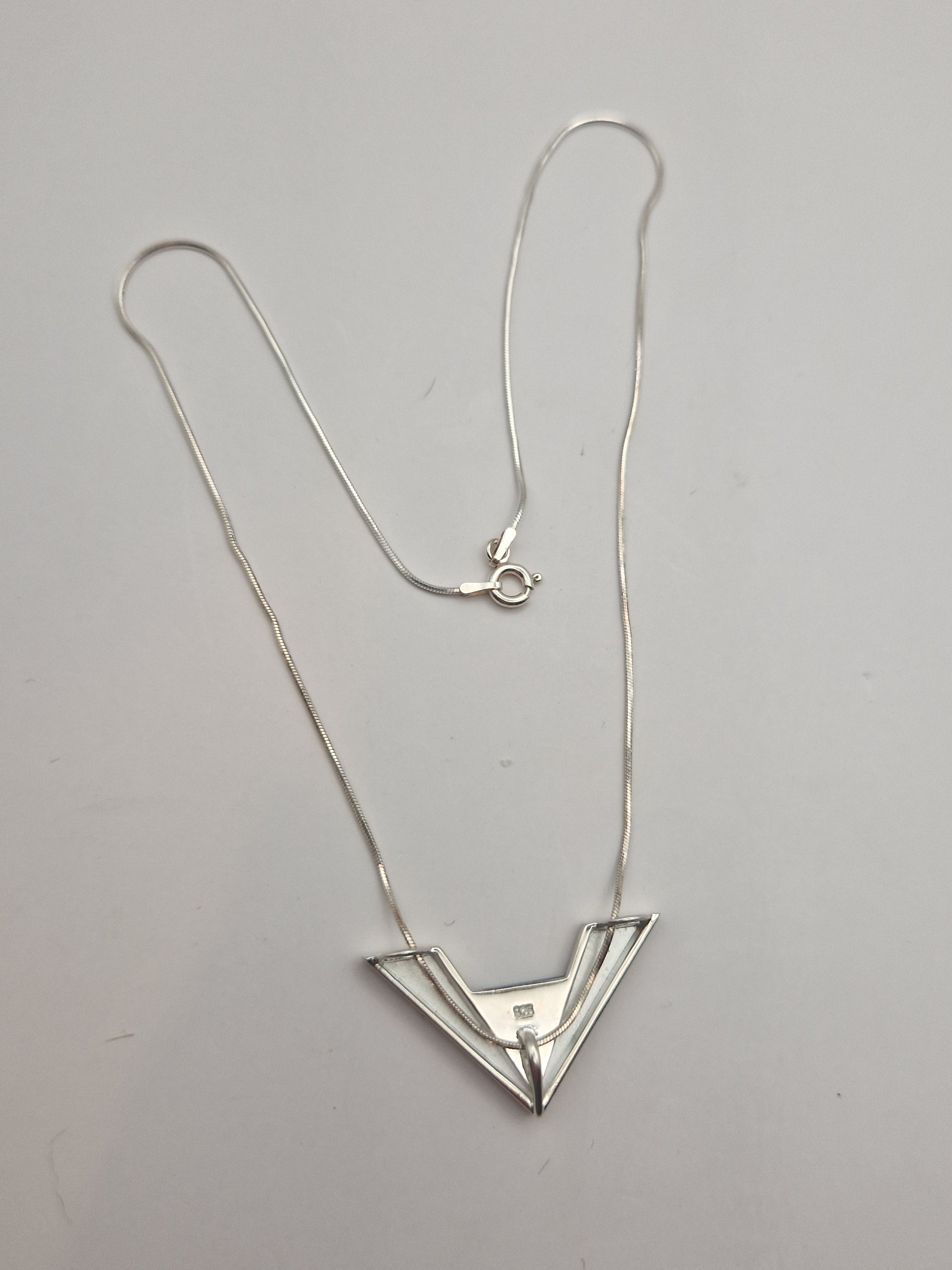 Bakside av anheng med stempel