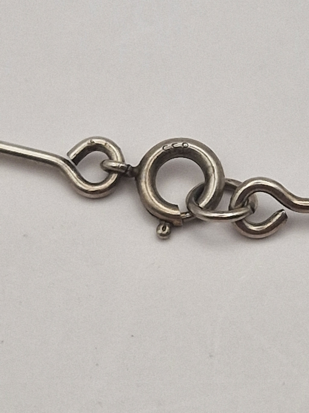 🔹 Bjørn Birkelund sølvkjede 925 – skulpturelt anheng med lilla steiner