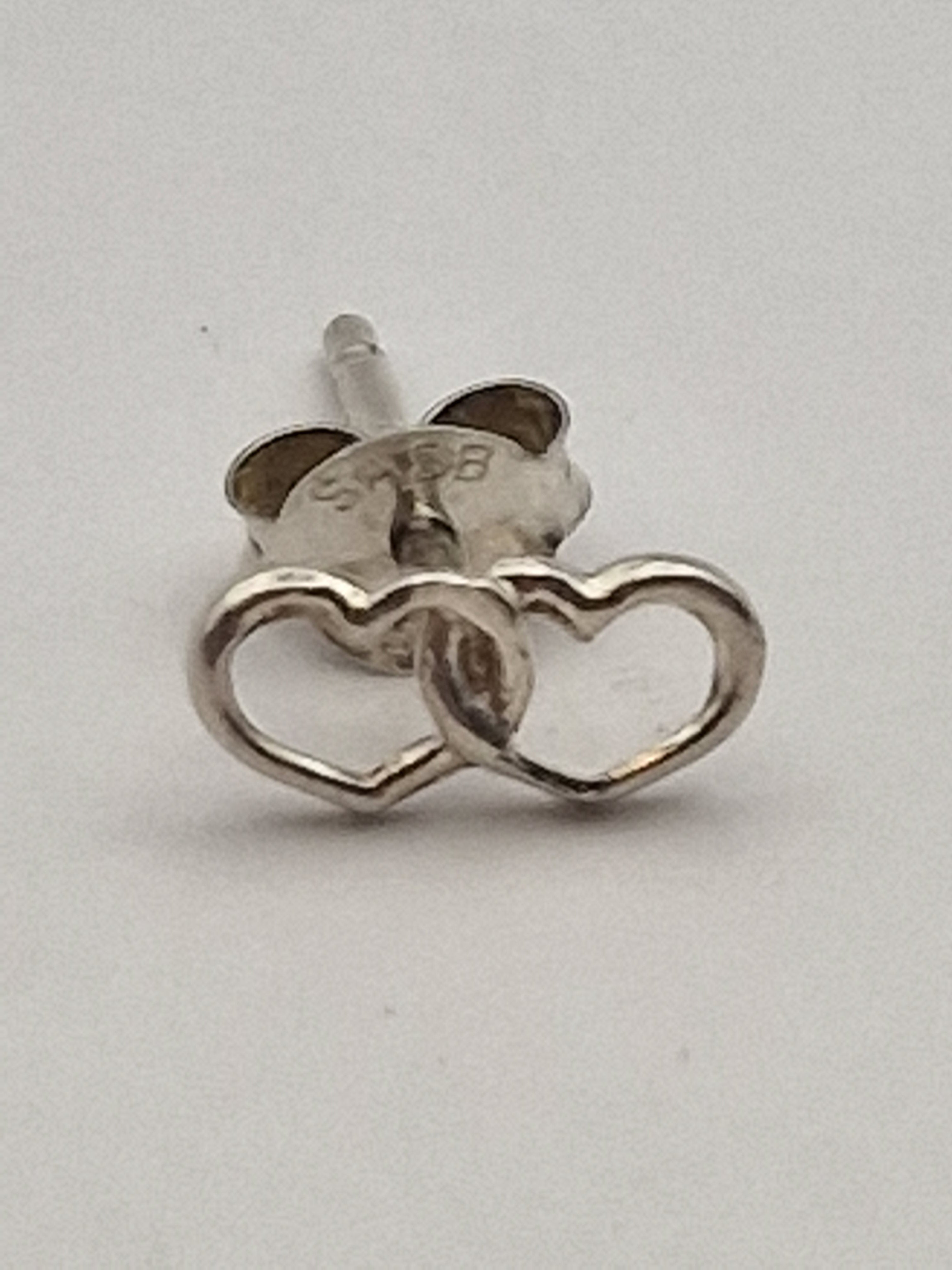 Nærbilde av sammenflettet hjerte-design