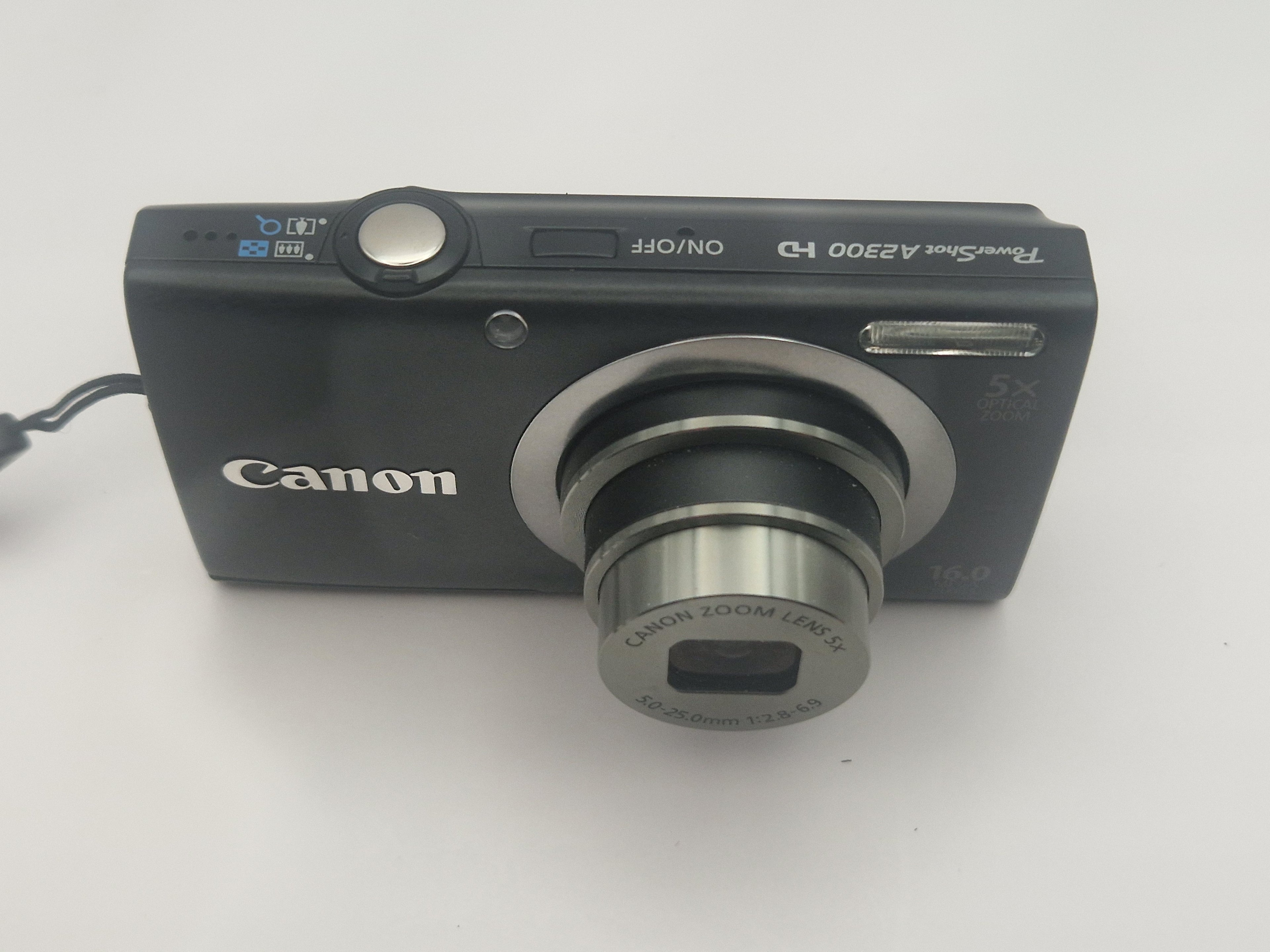 Objektiv med 5x optisk zoom i utslått posisjon