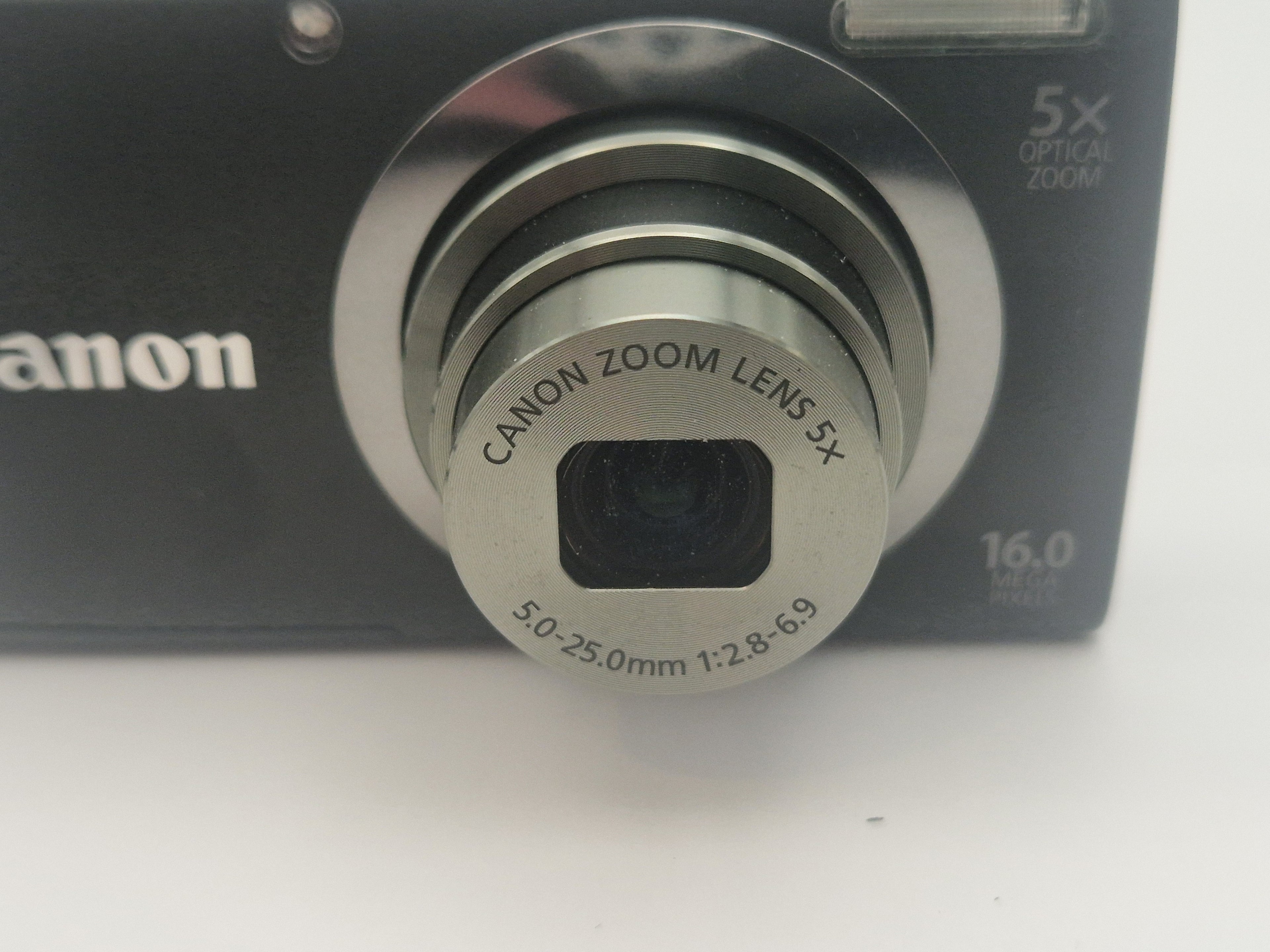 Objektiv med 5x optisk zoom i utslått posisjon