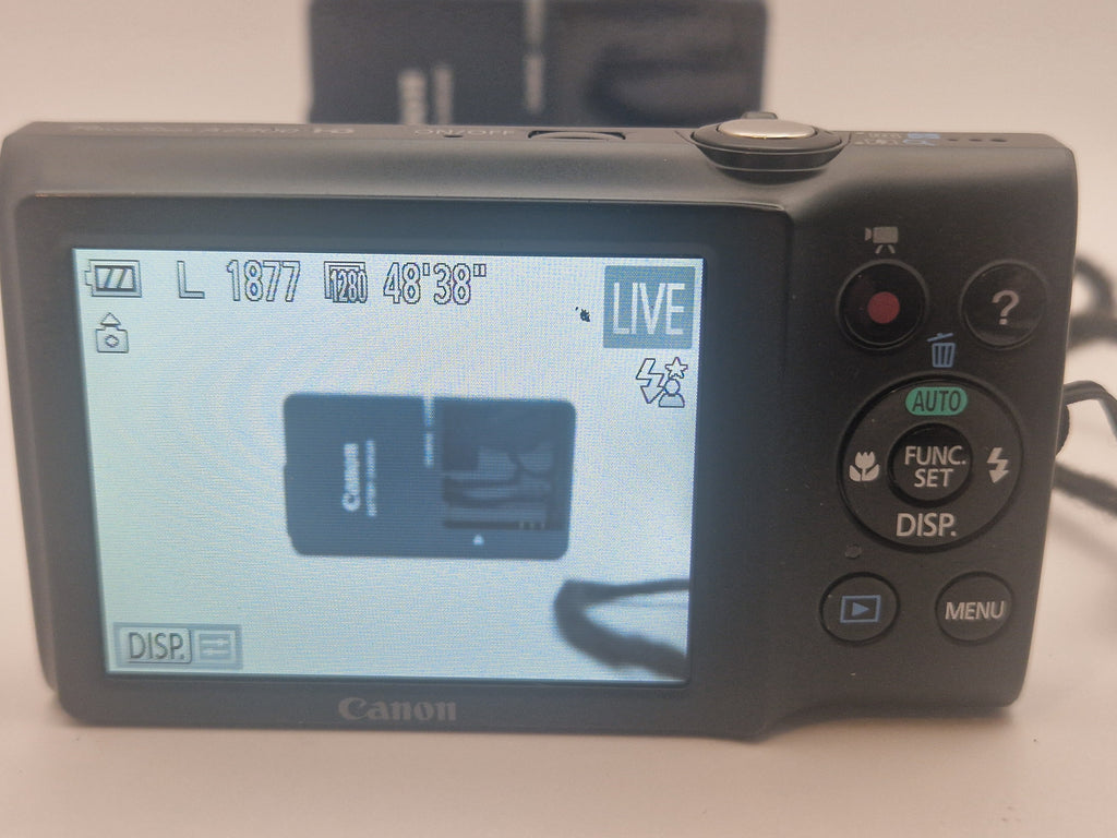 Baksiden med LCD-skjerm og betjeningsknapper