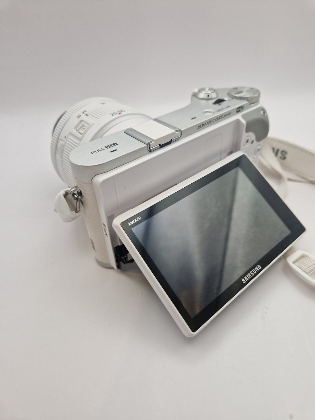 Bakside med vippbar AMOLED-skjerm