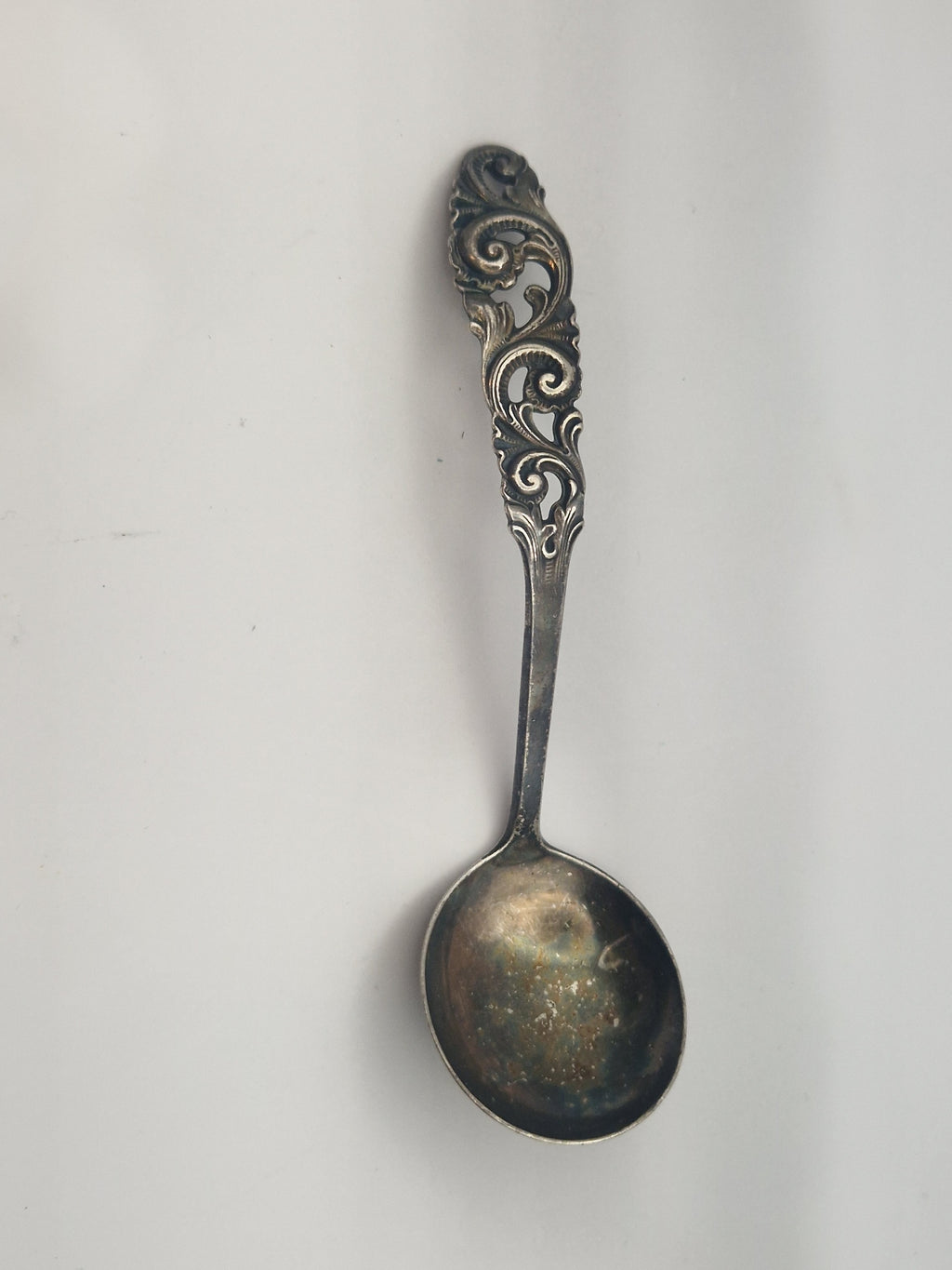 Ornamentert 830 sølvskje – helhet
