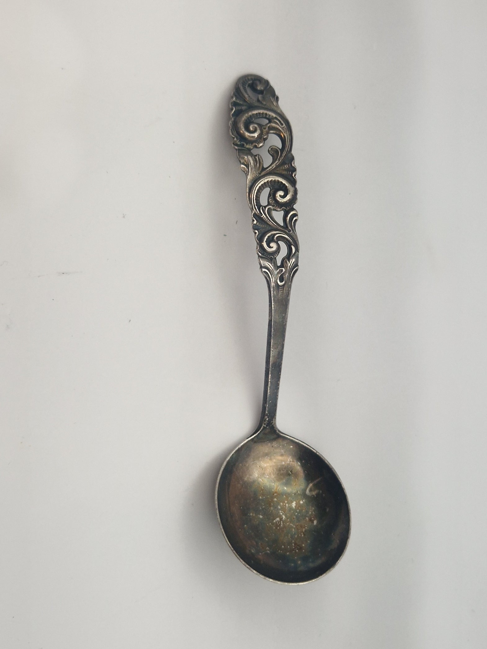 Ornamentert 830 sølvskje – helhet