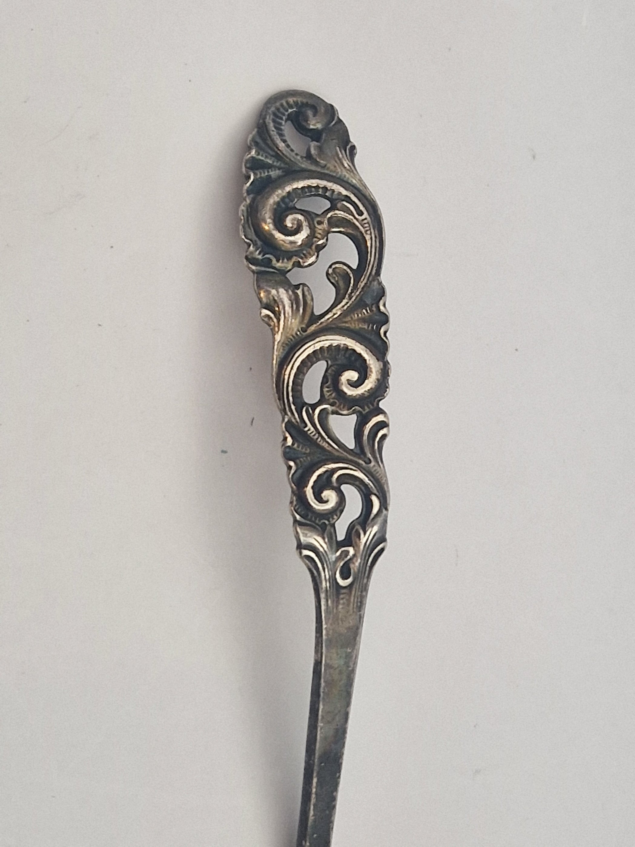 Detalj av rikt dekorert skaft