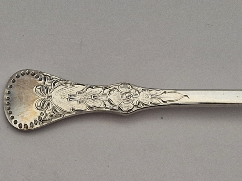 Detalj av dekorert skaft – ideell bredde for ring