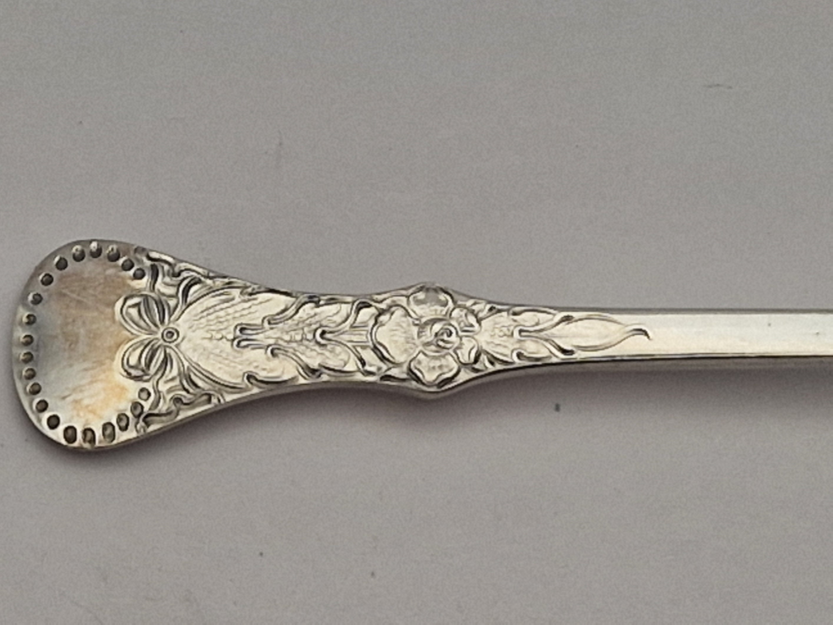 Detalj av dekorert skaft – ideell bredde for ring