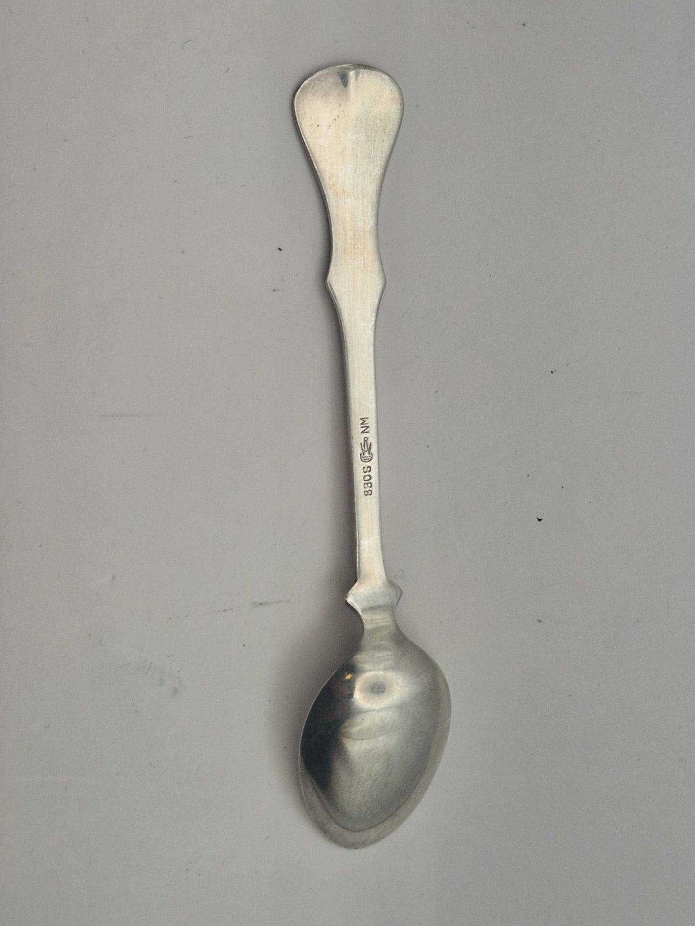 Skje sett fra baksiden sølvstempel 830s