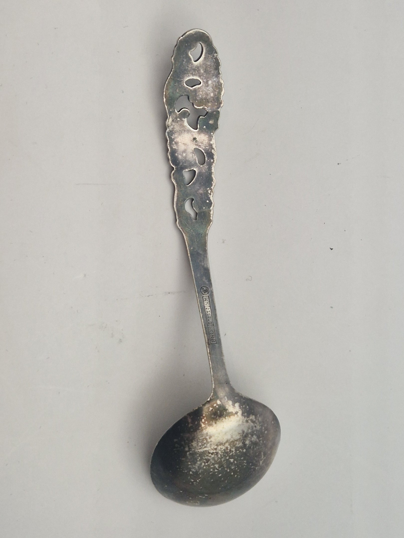 Bakside av skje med 830 stempel