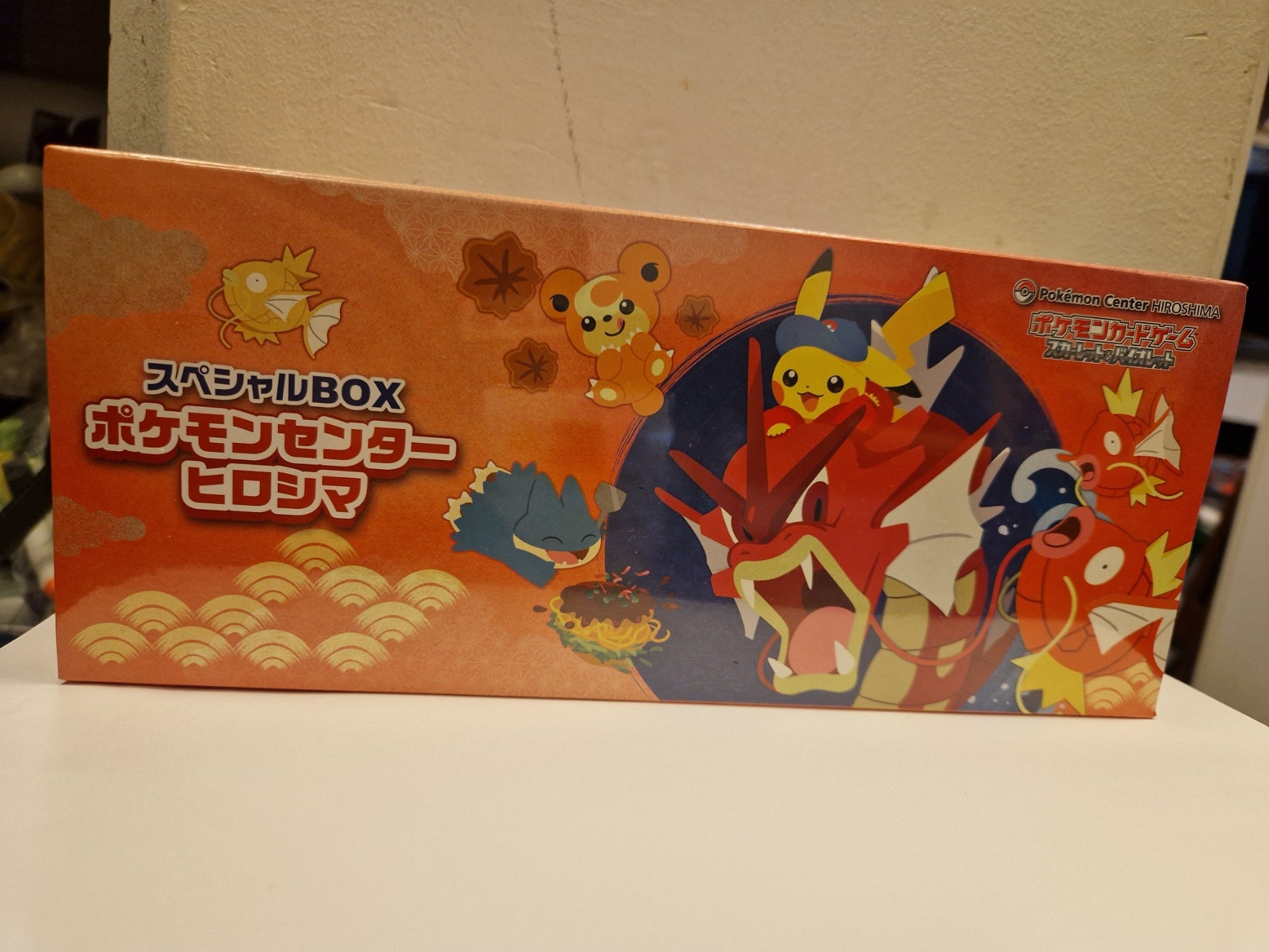 Frontdesign med Pikachu og Gyarados – Hiroshima-tema