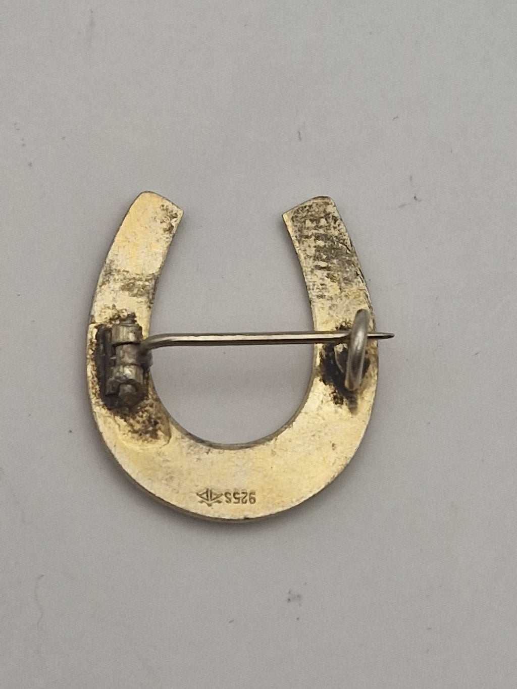 Bakside med nål og 925S-stempel