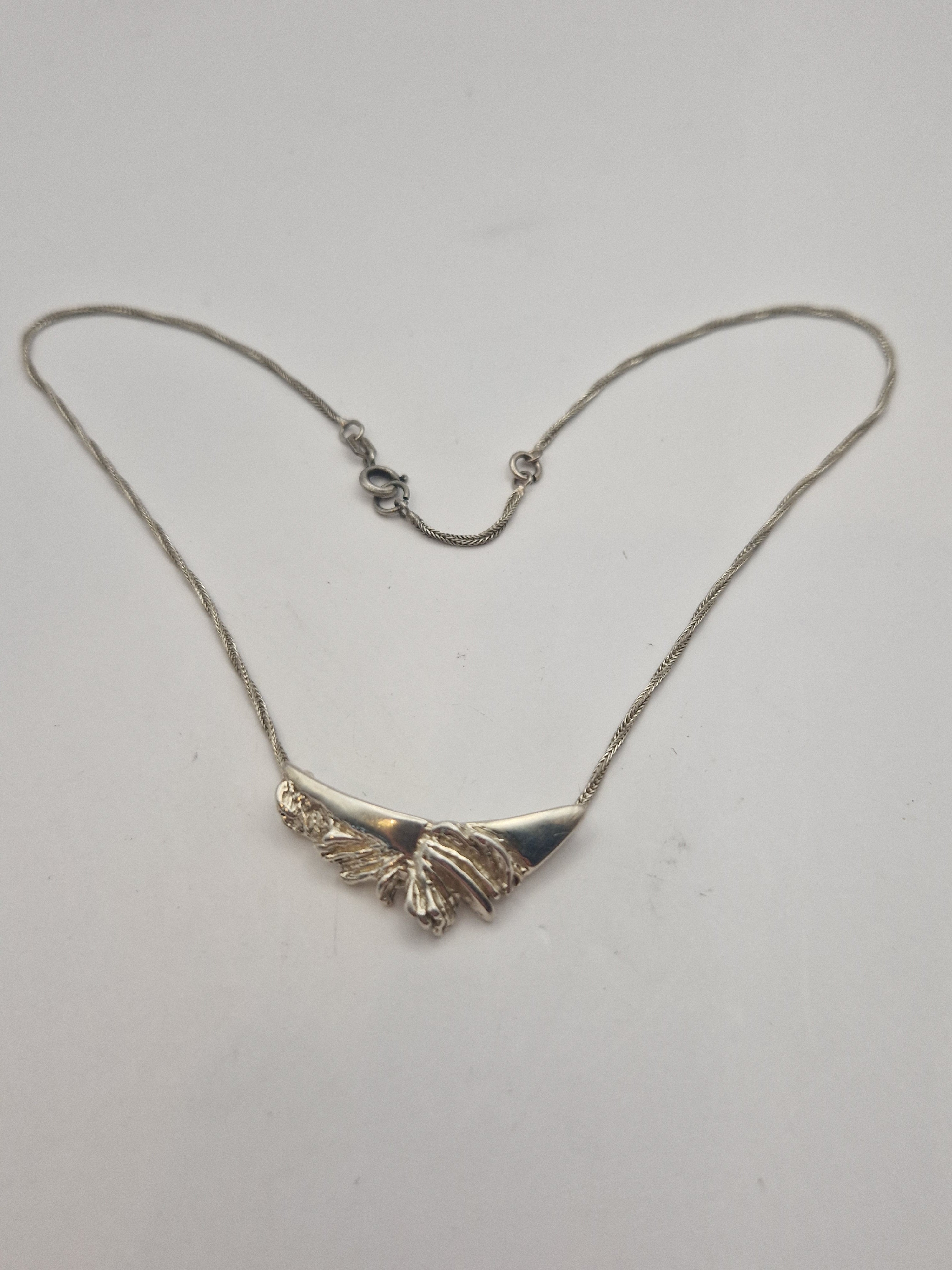 Oversiktsbilde av halskjedet